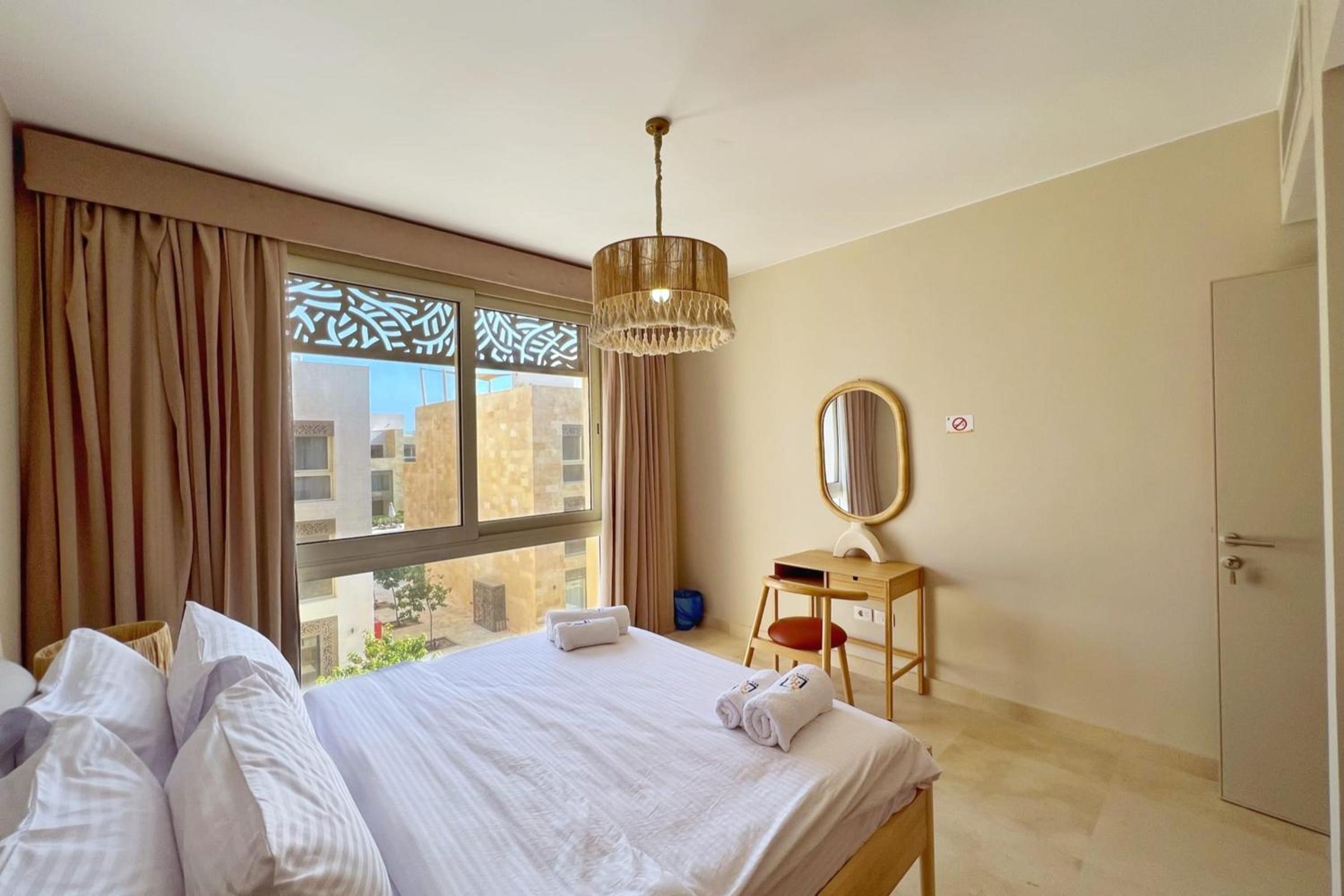 Dazzling 2 BDR w Rooftop Mangroovy Free Pool & Beach Access