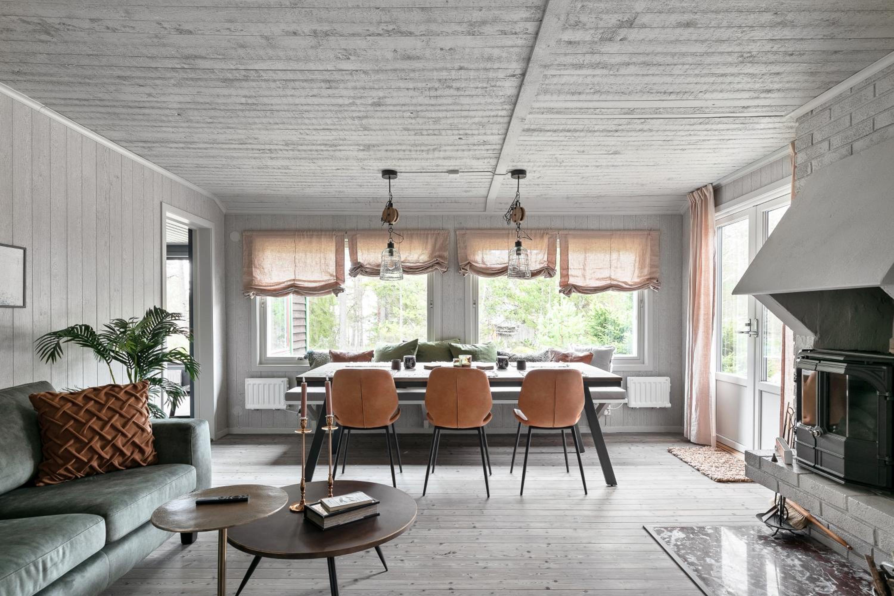 Luxury family home near the water for eight people view 4