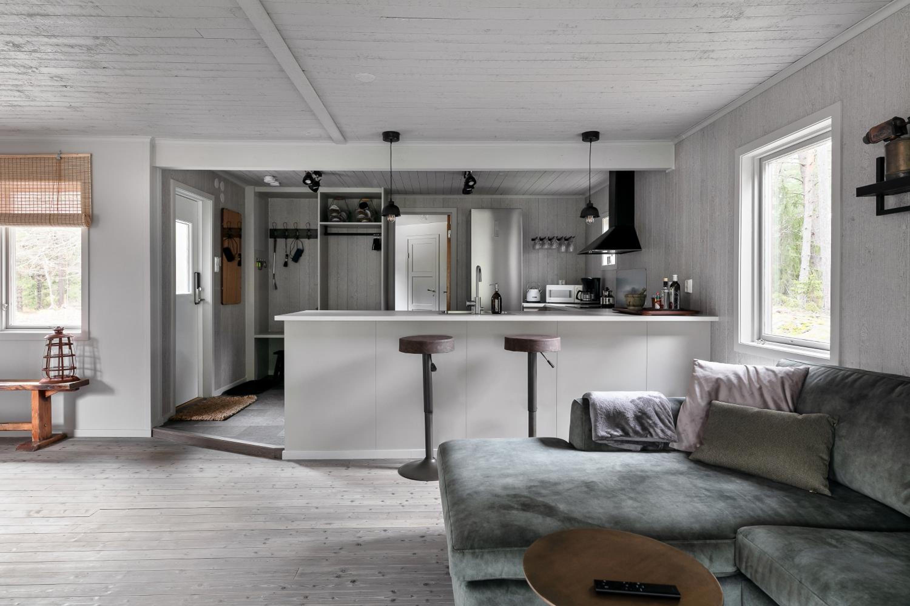 Luxury family home near the water for eight people view 5