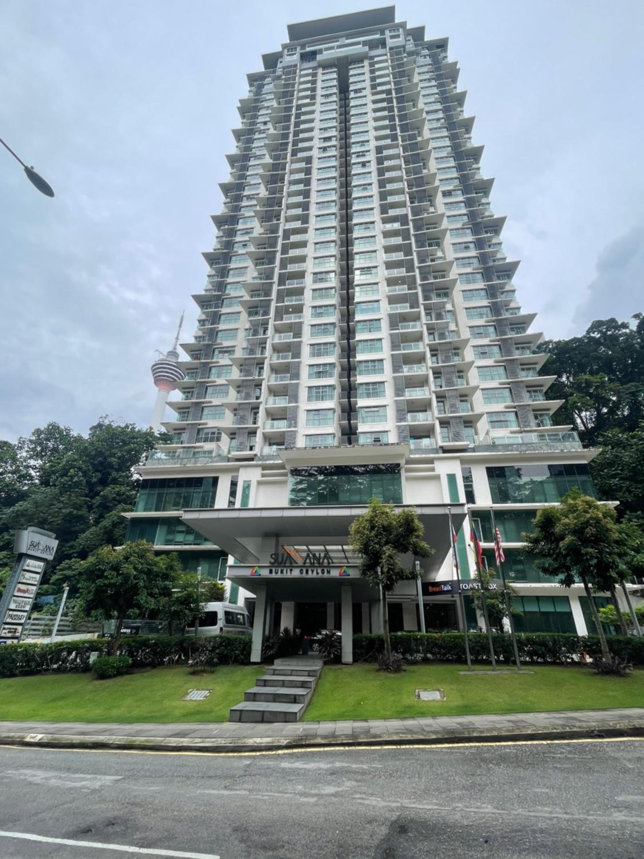 Blue Sky Apartment