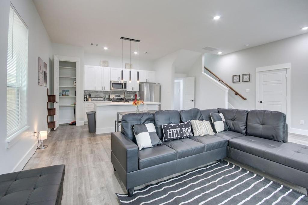 New Luxurious Double-Story Home Located in Highland Heights view 4