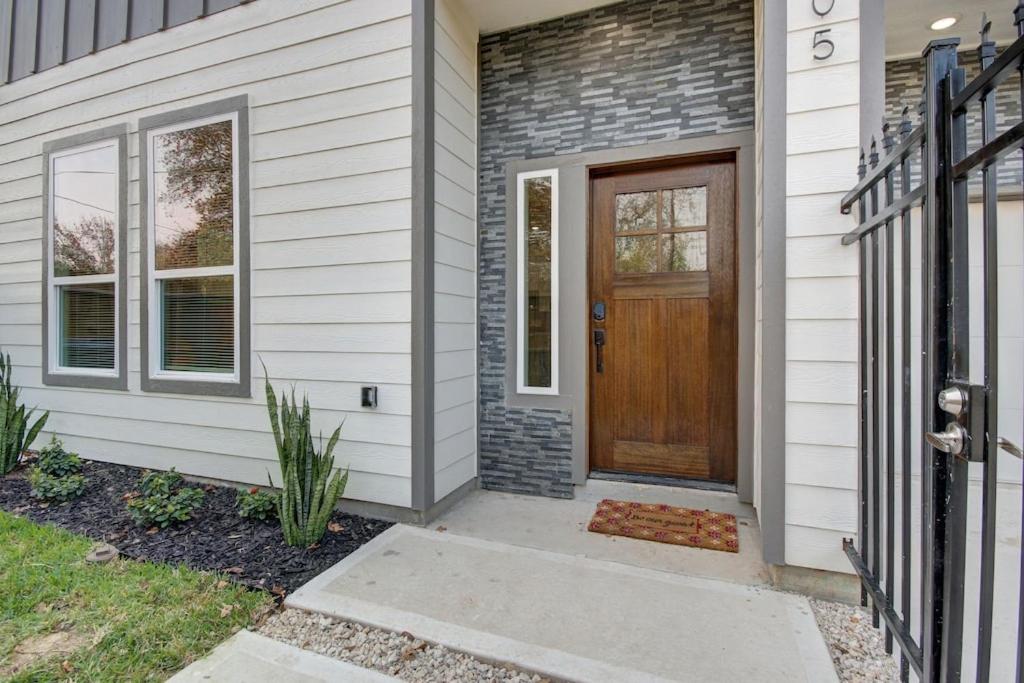 New Luxurious Double-Story Home Located in Highland Heights view 2