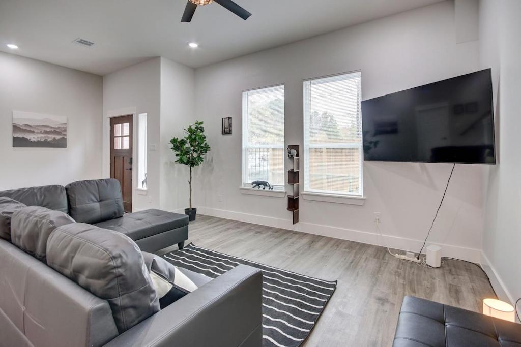 New Luxurious Double-Story Home Located in Highland Heights view 3