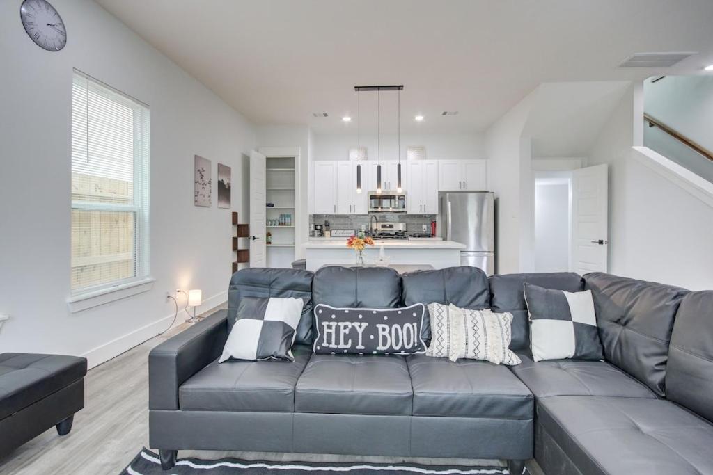 New Luxurious Double-Story Home Located in Highland Heights view 5