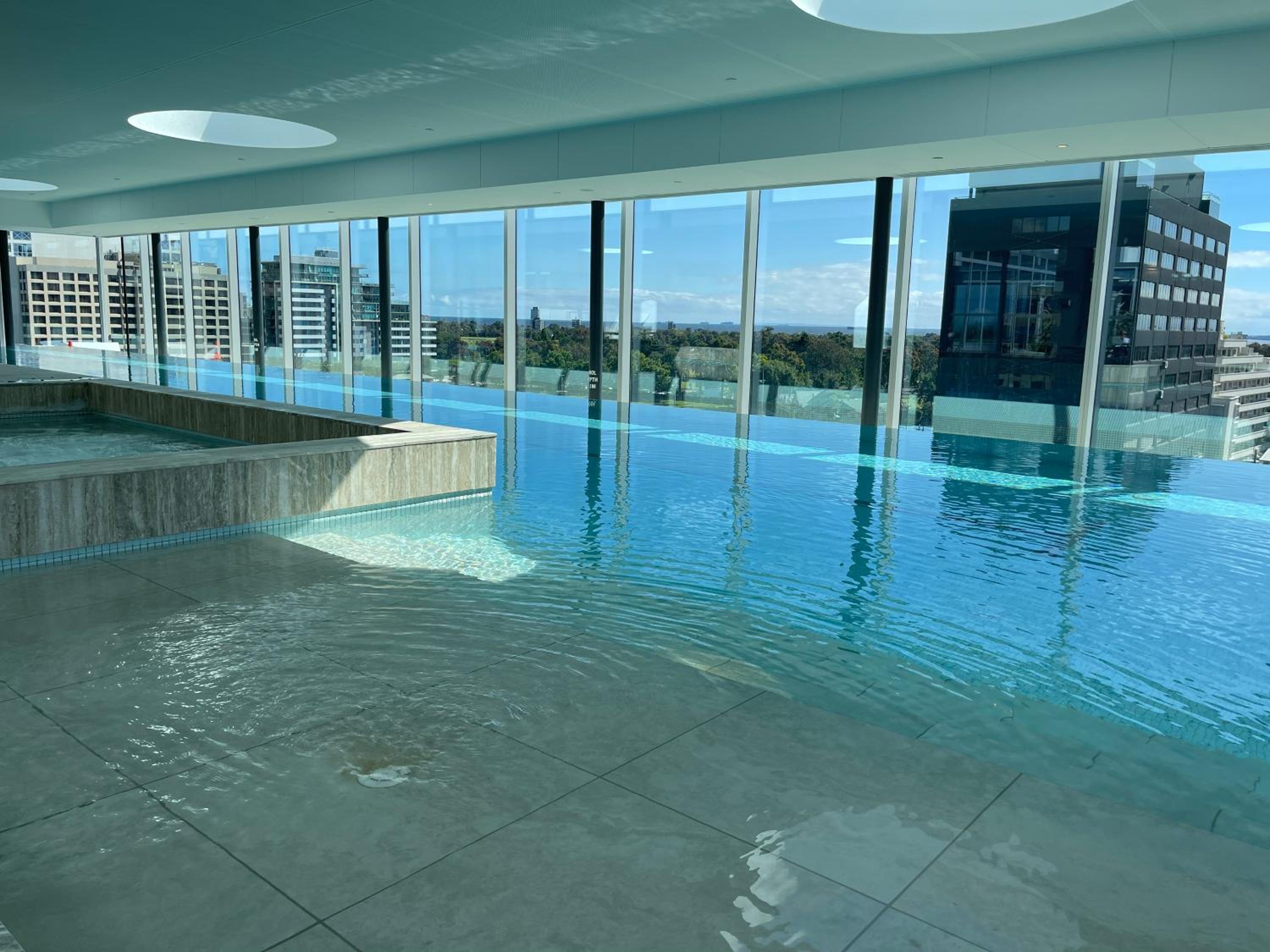 The Fawkner Apartment Bay-view pool/Gym Free Parking