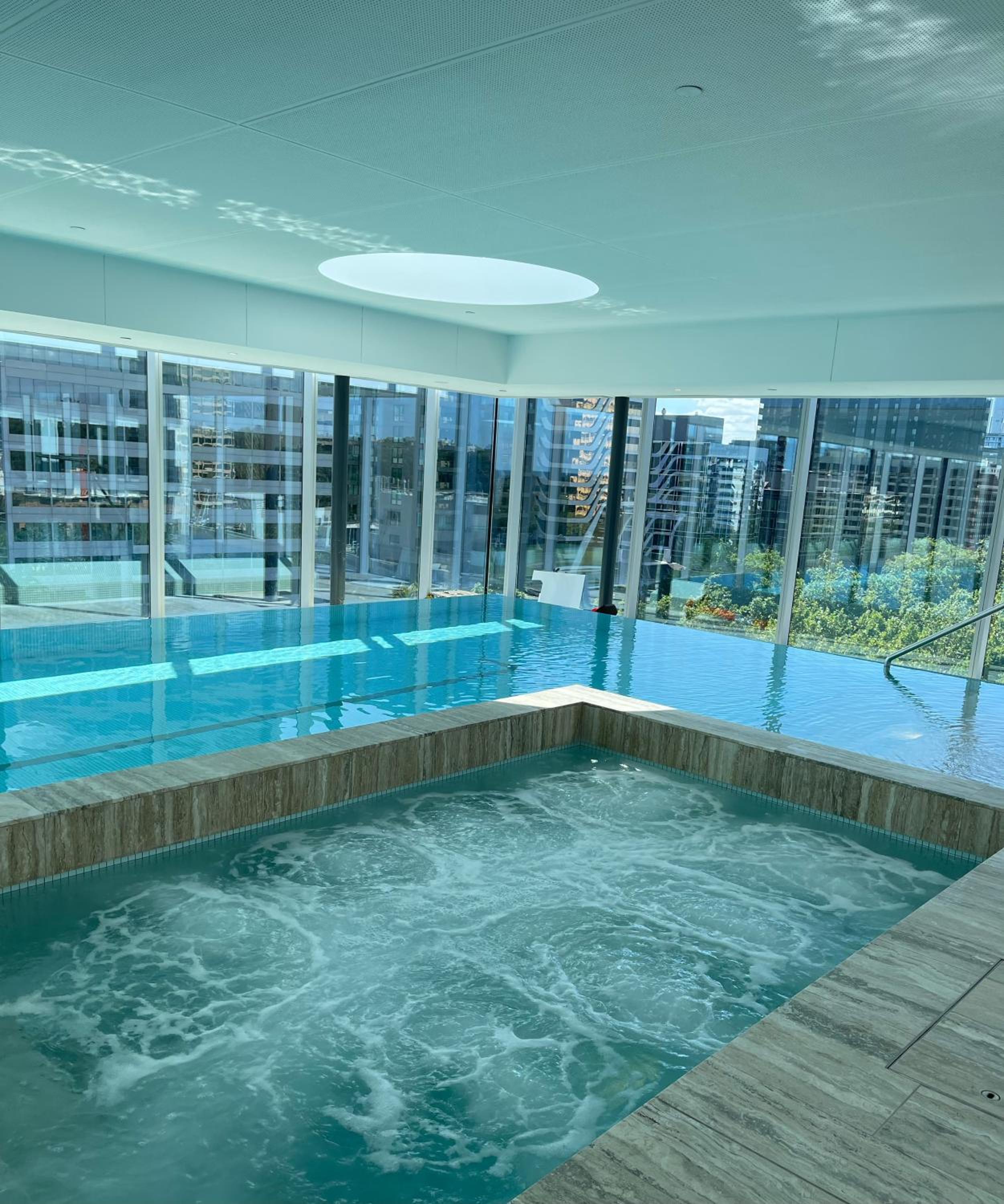 The Fawkner Apartment Bay-view pool/Gym Free Parking