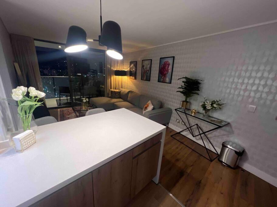 Luxury apartment 33th floor luxury district
