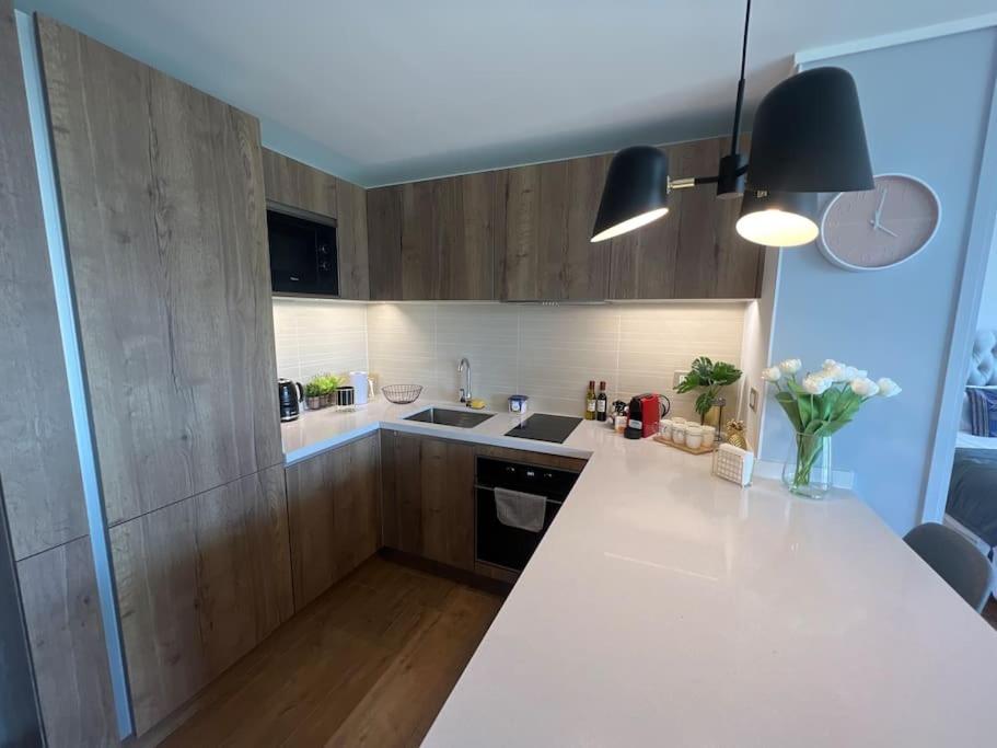 Luxury apartment 33th floor luxury district