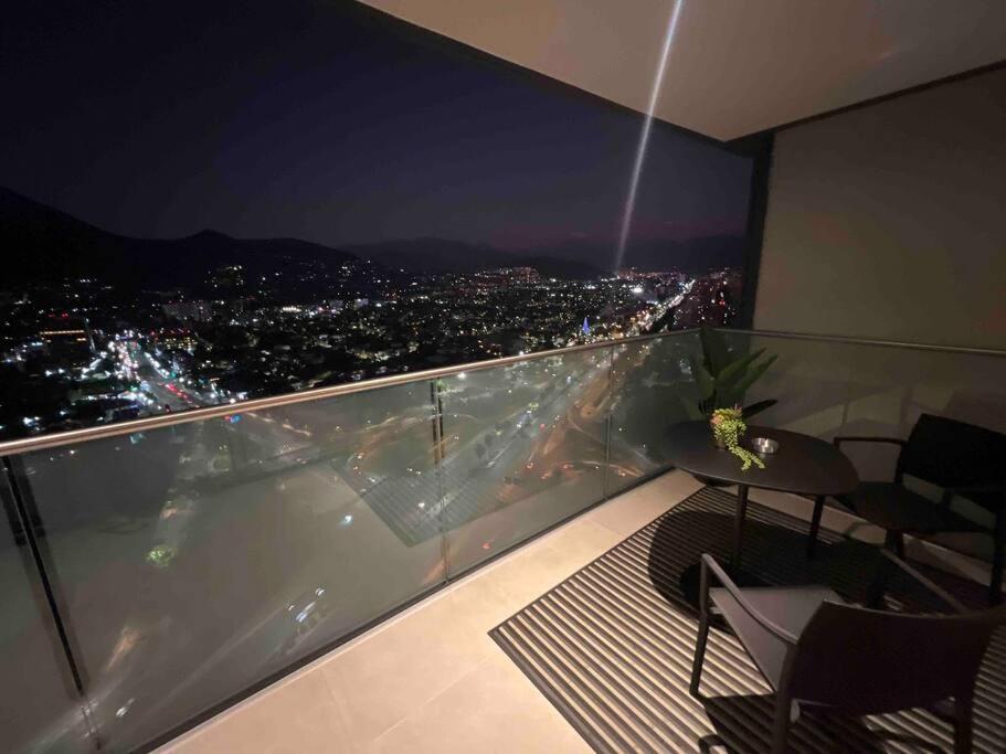 Luxury apartment 33th floor luxury district