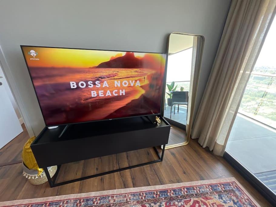 Luxury apartment 33th floor luxury district