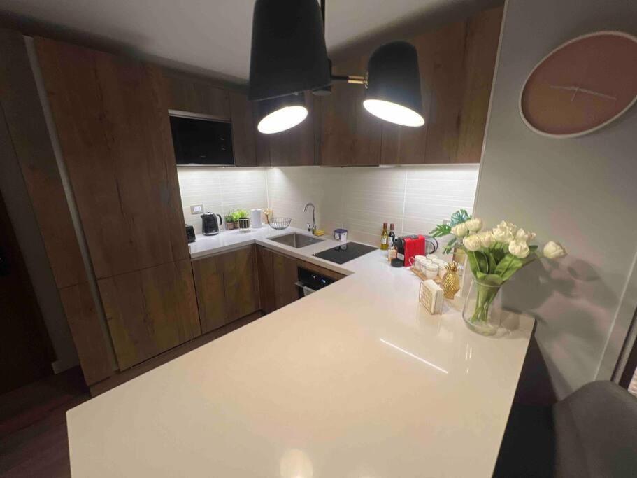 Luxury apartment 33th floor luxury district
