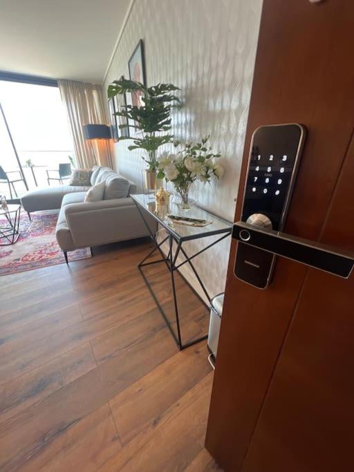 Luxury apartment 33th floor luxury district