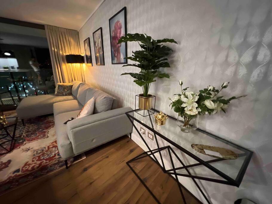 Luxury apartment 33th floor luxury district