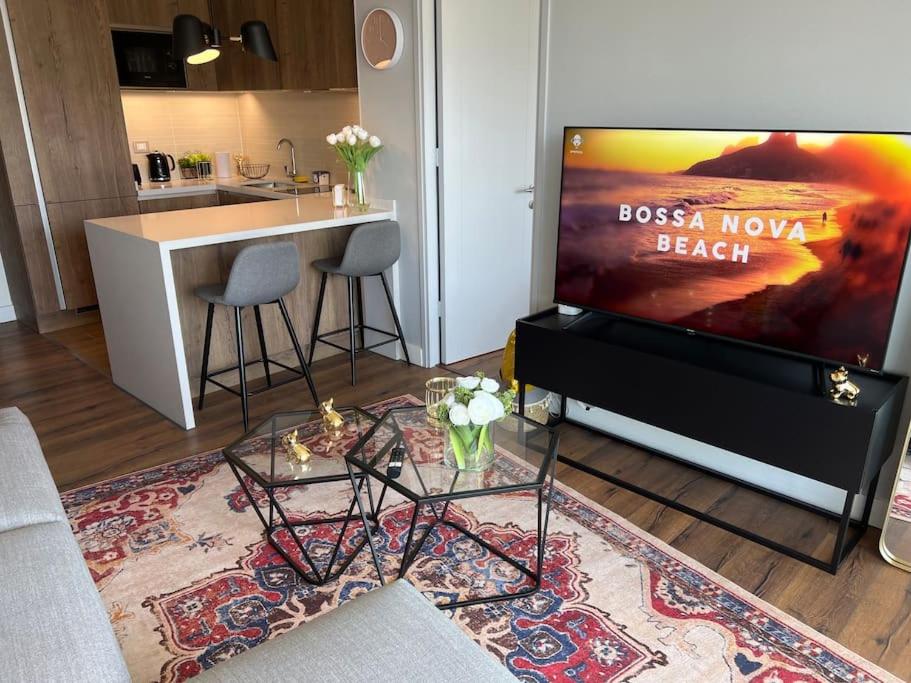 Luxury apartment 33th floor luxury district