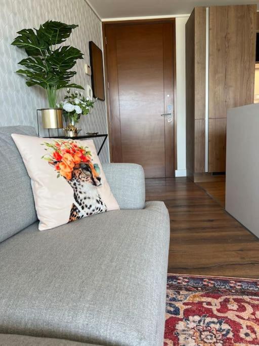 Luxury apartment 33th floor luxury district