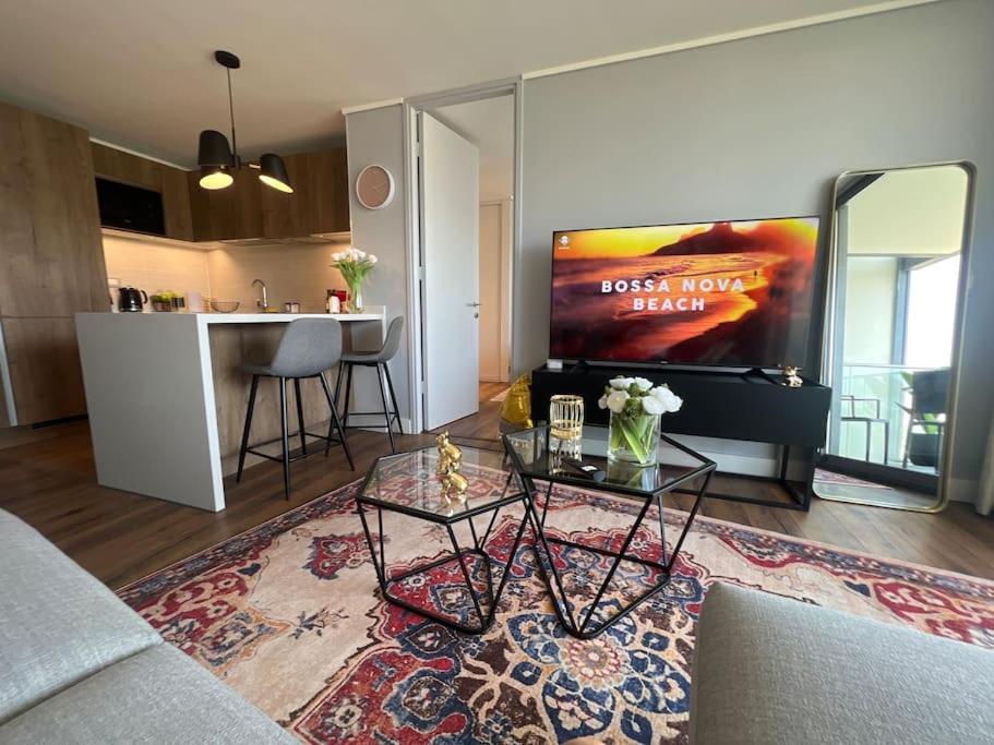 Luxury apartment 33th floor luxury district