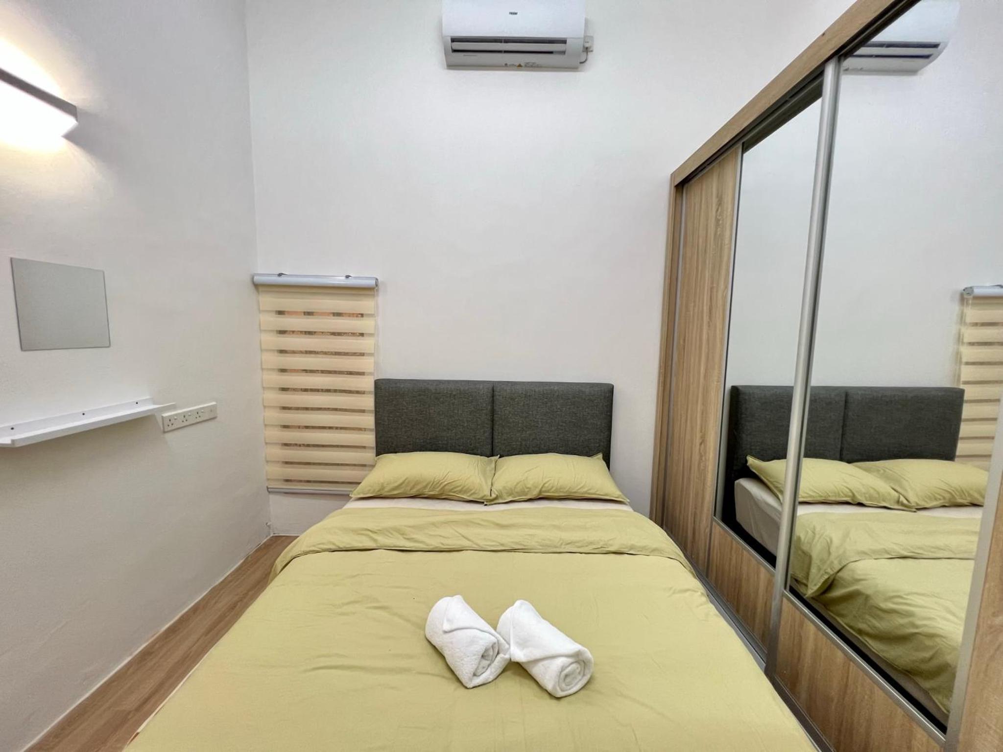 DeMUJI2 8PAX CentralTown in AirPutih, Netflix, AC photo 5