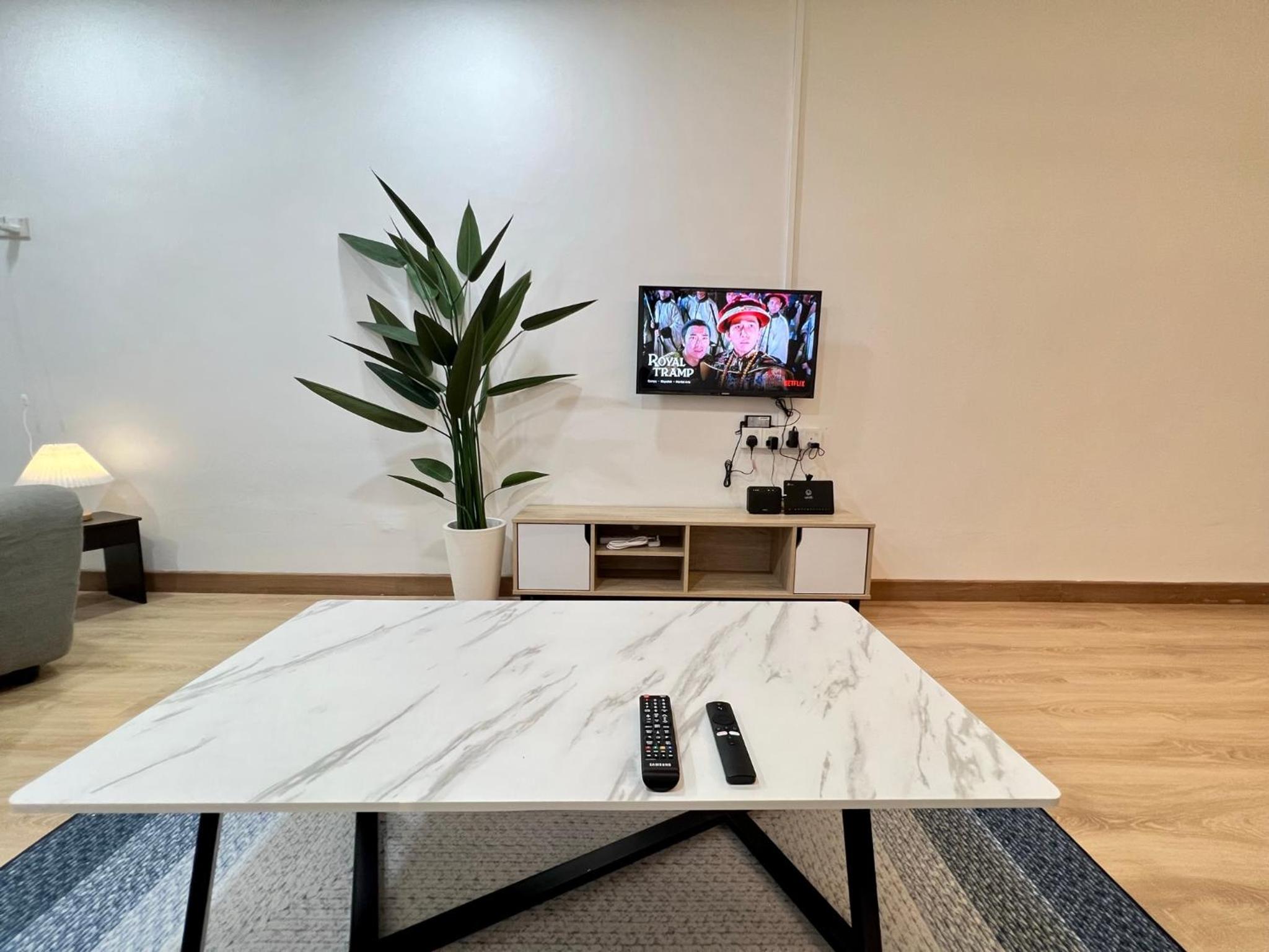 DeMUJI2 8PAX CentralTown in AirPutih, Netflix, AC photo 2