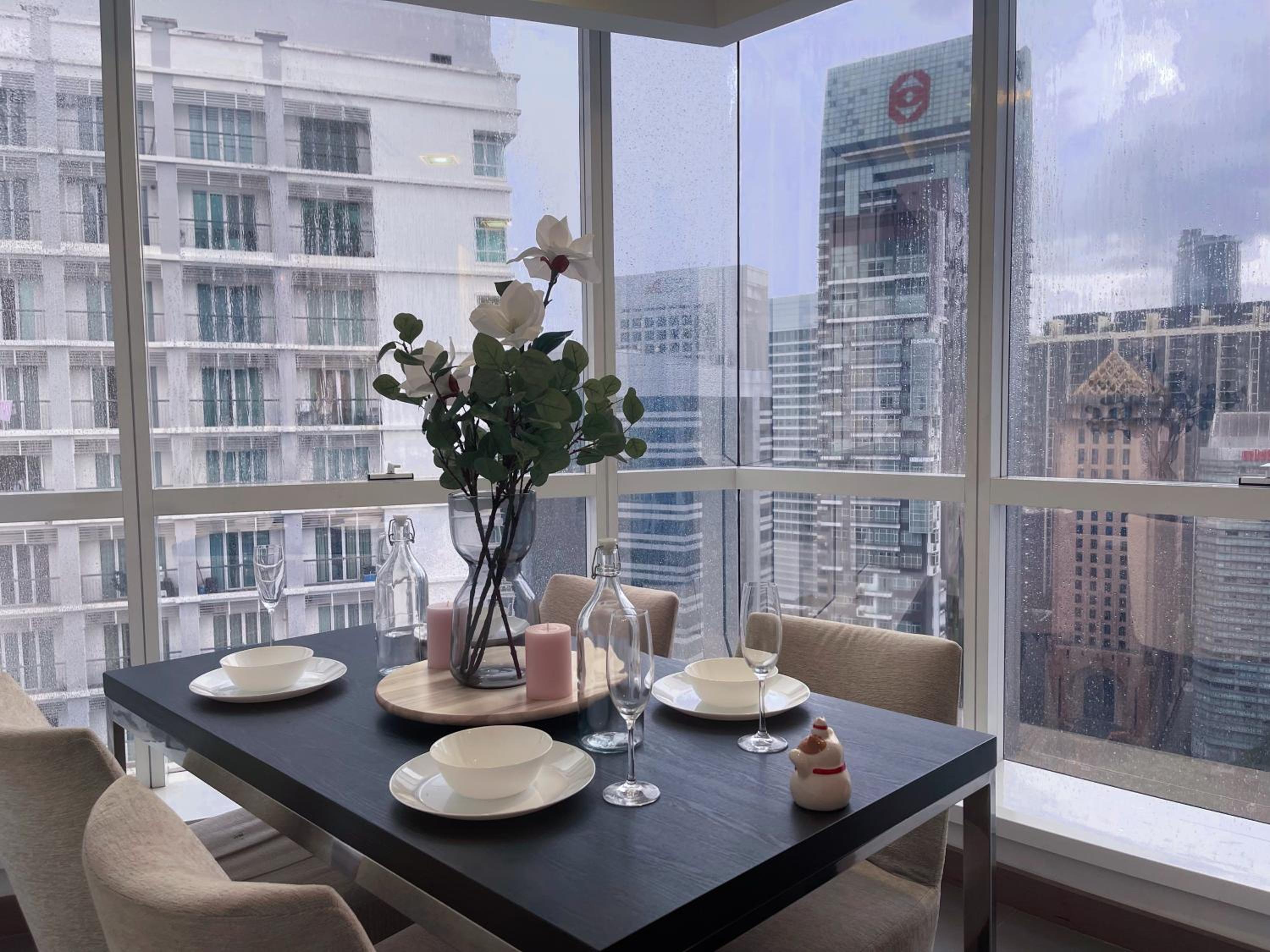 LUX SUITES KL City Pavilion Bukit Bintang with INFINITY POOL