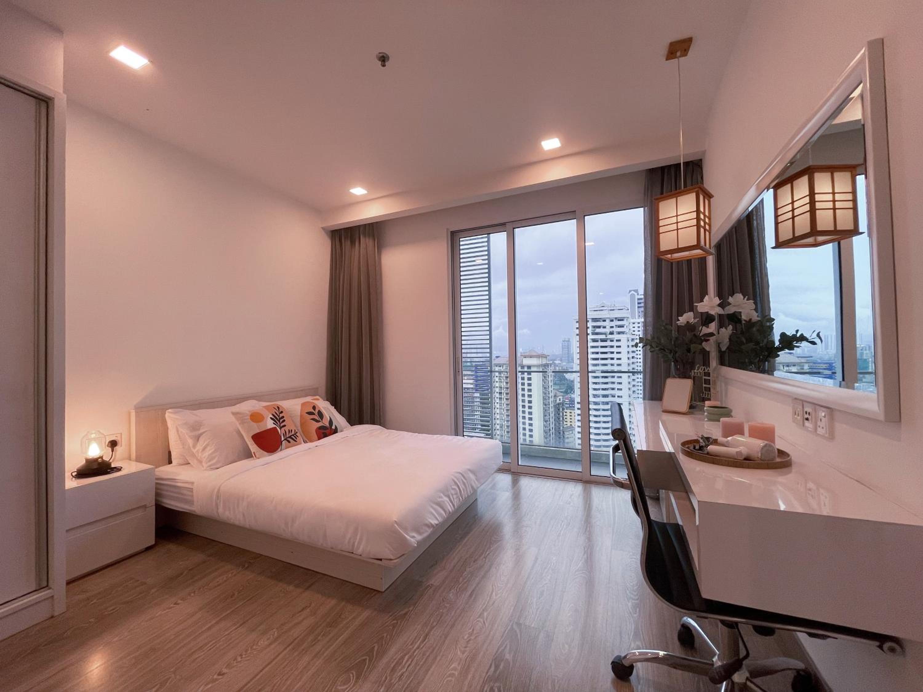 LUX SUITES KL City Pavilion Bukit Bintang with INFINITY POOL