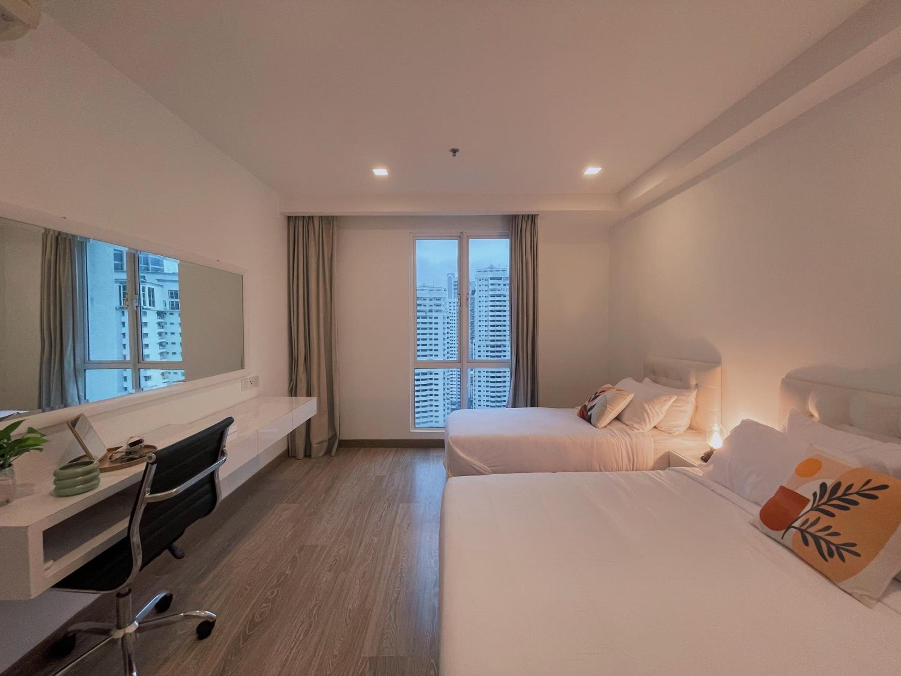LUX SUITES KL City Pavilion Bukit Bintang with INFINITY POOL