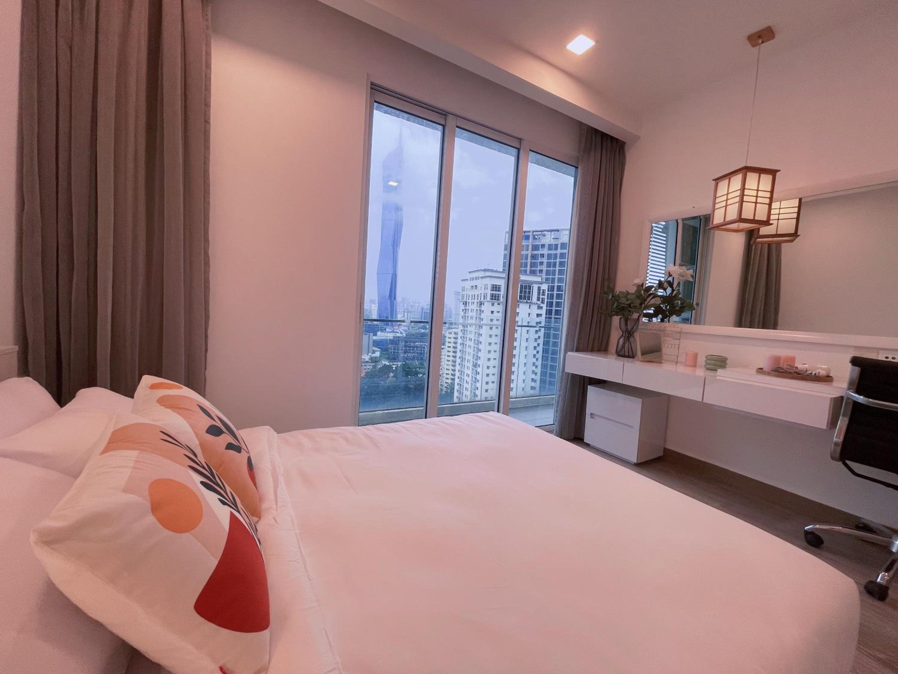 LUX SUITES KL City Pavilion Bukit Bintang with INFINITY POOL
