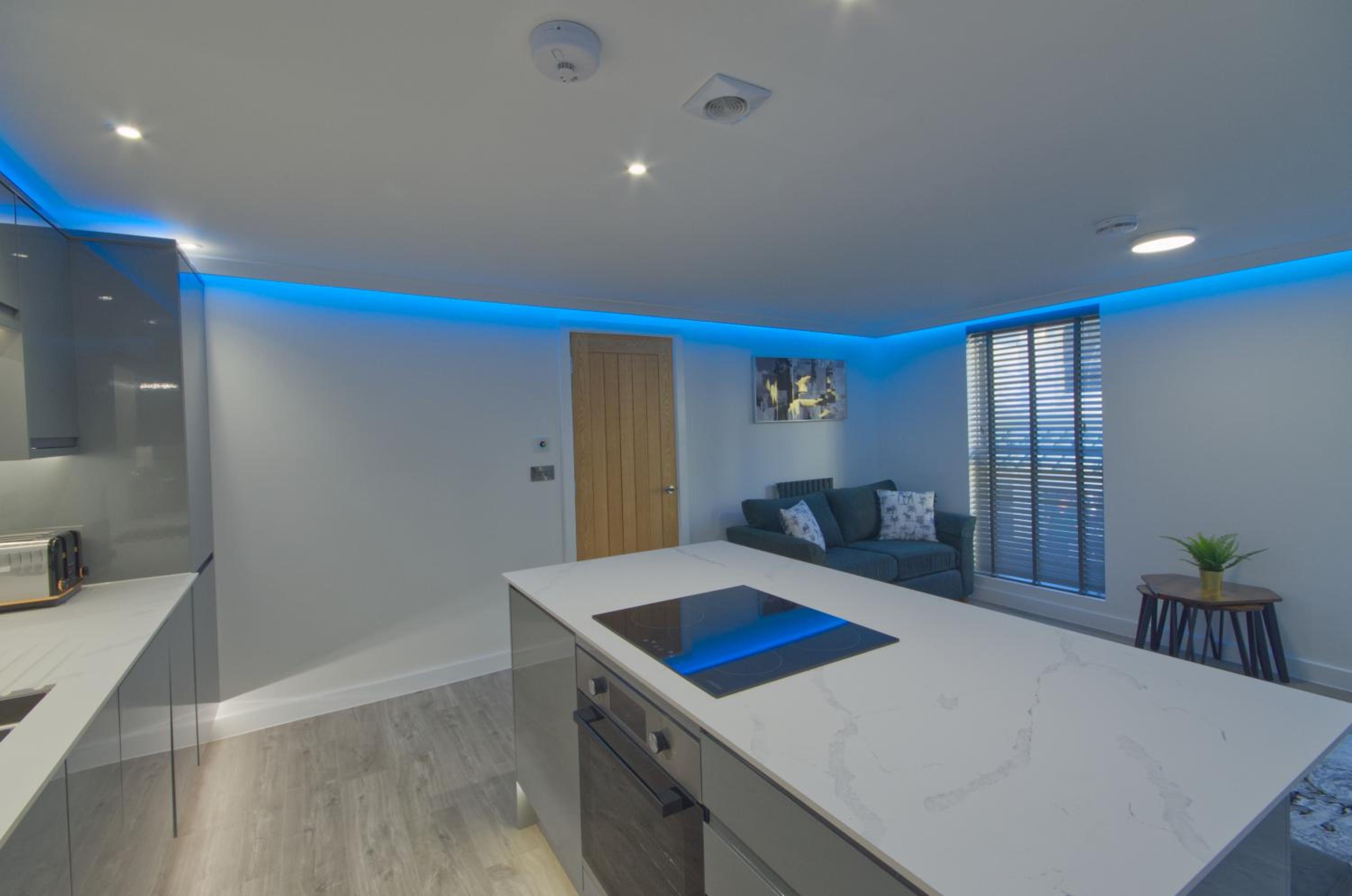Marina Walk, New Luxury Coastal Apartment in The English Riviera, close to the Shops, Bars and Restaurants with Torquay Marina and Torre Abbey Sands Beach  view 4