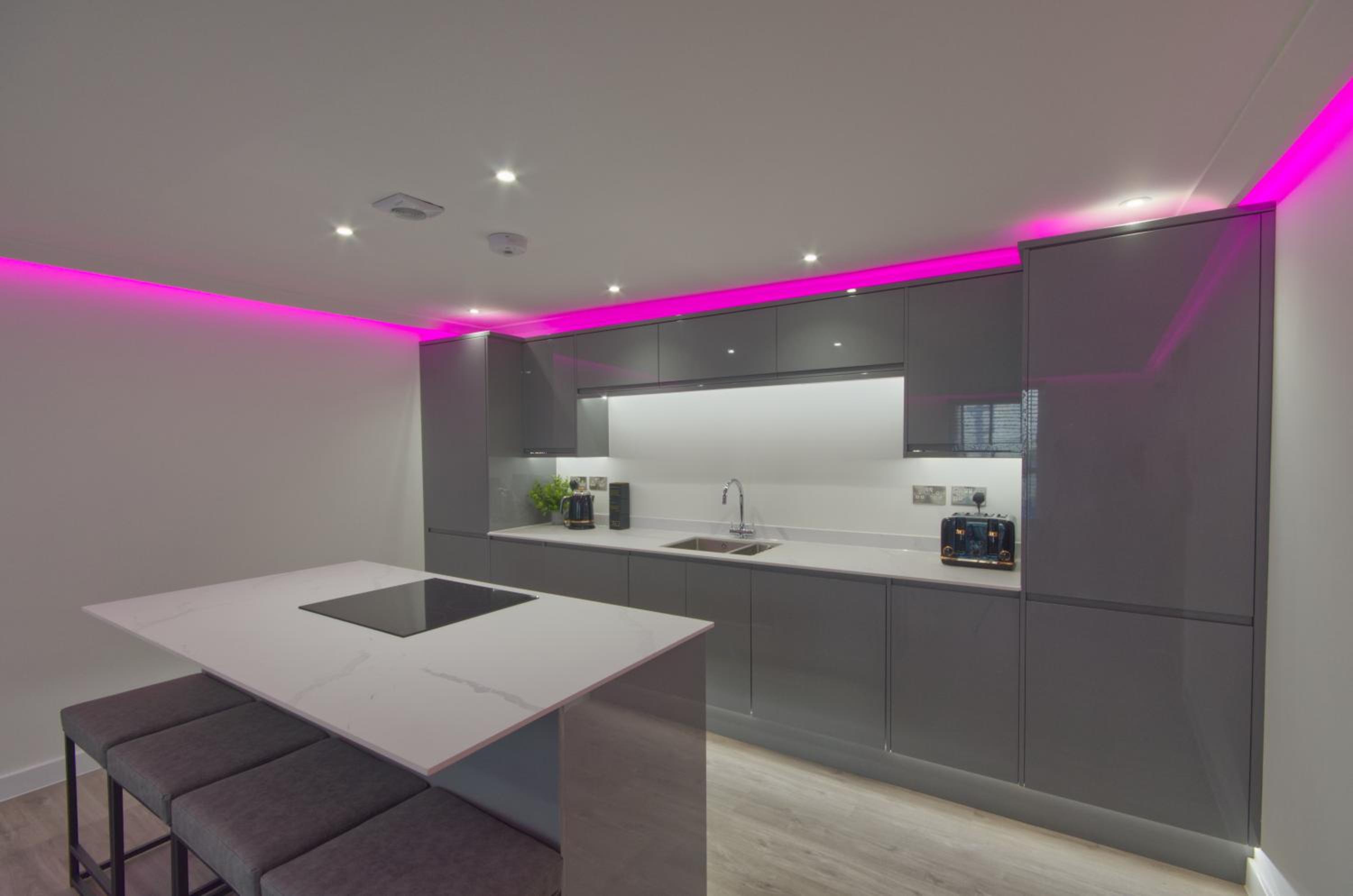 Marina Walk, New Luxury Coastal Apartment in The English Riviera, close to the Shops, Bars and Restaurants with Torquay Marina and Torre Abbey Sands Beach  view 5