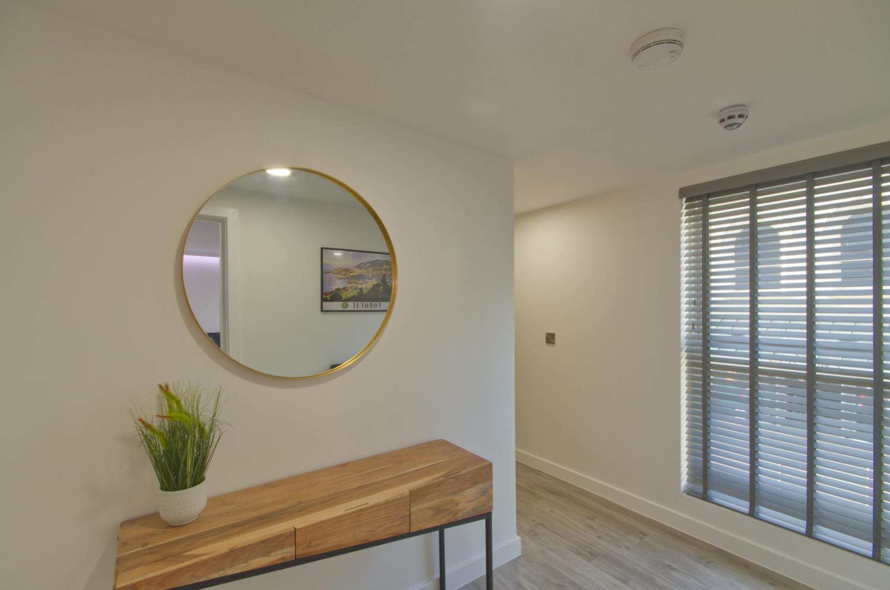 Marina Walk, New Luxury Coastal Apartment in The English Riviera, close to the Shops, Bars and Restaurants with Torquay Marina and Torre Abbey Sands Beach  view 3
