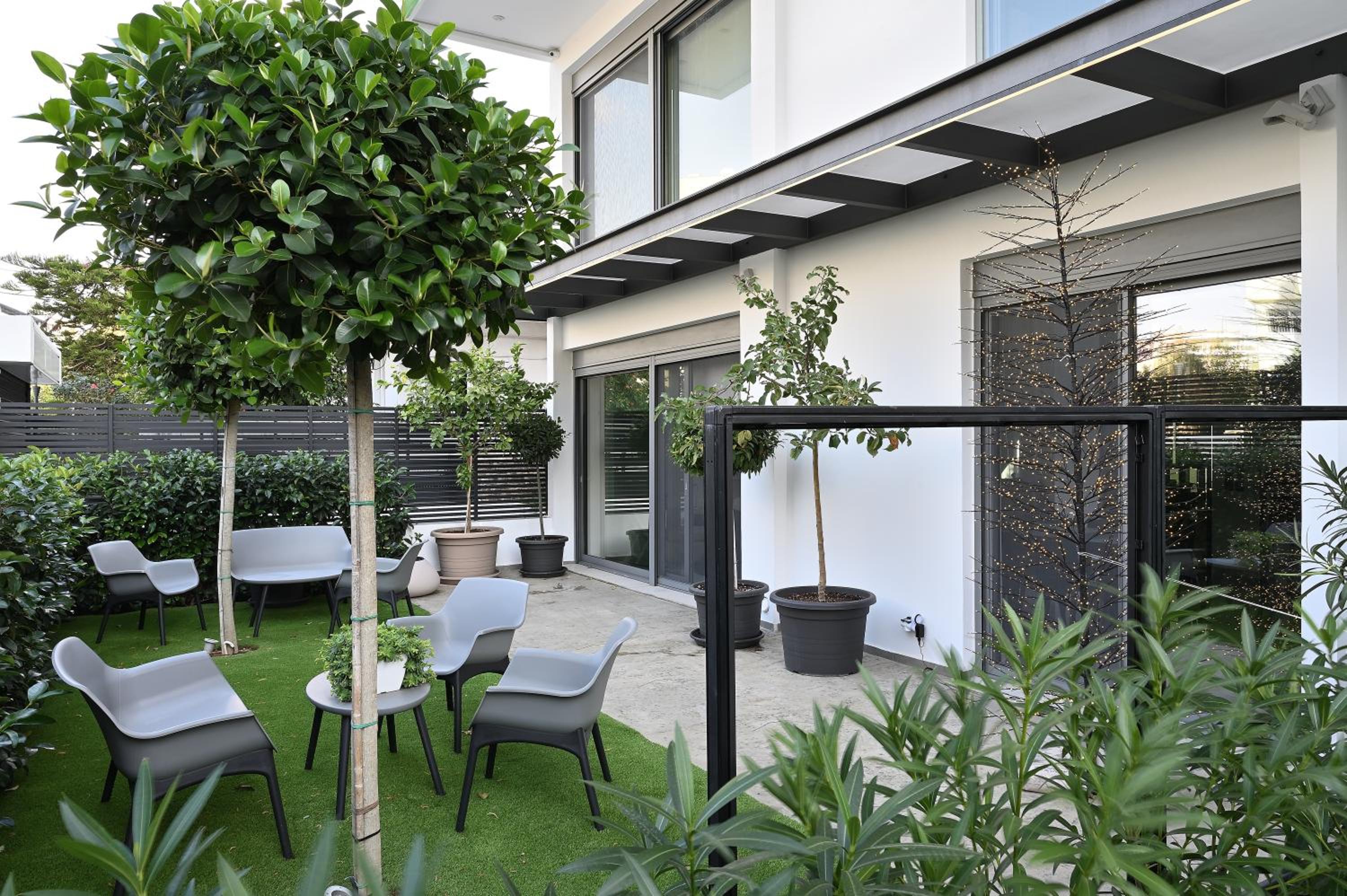 The Lop Athens Holidays Luxury Suites