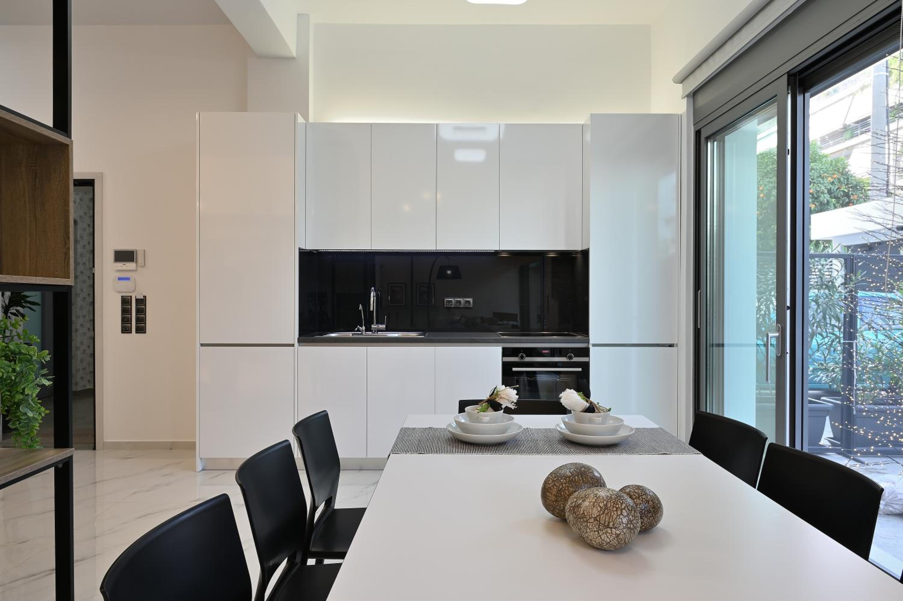The Lop Athens Holidays Luxury Suites