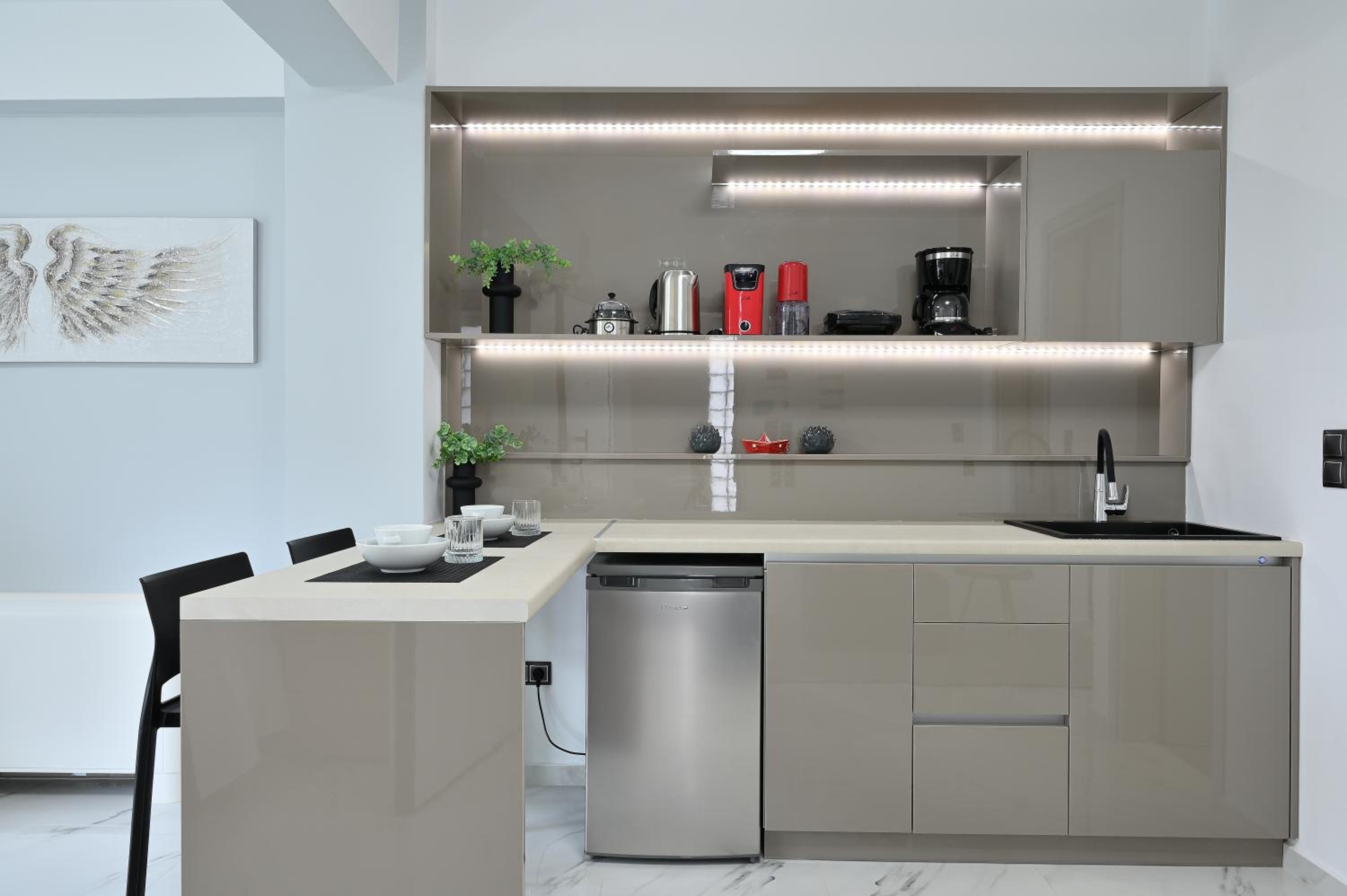 The Lop Athens Holidays Luxury Suites