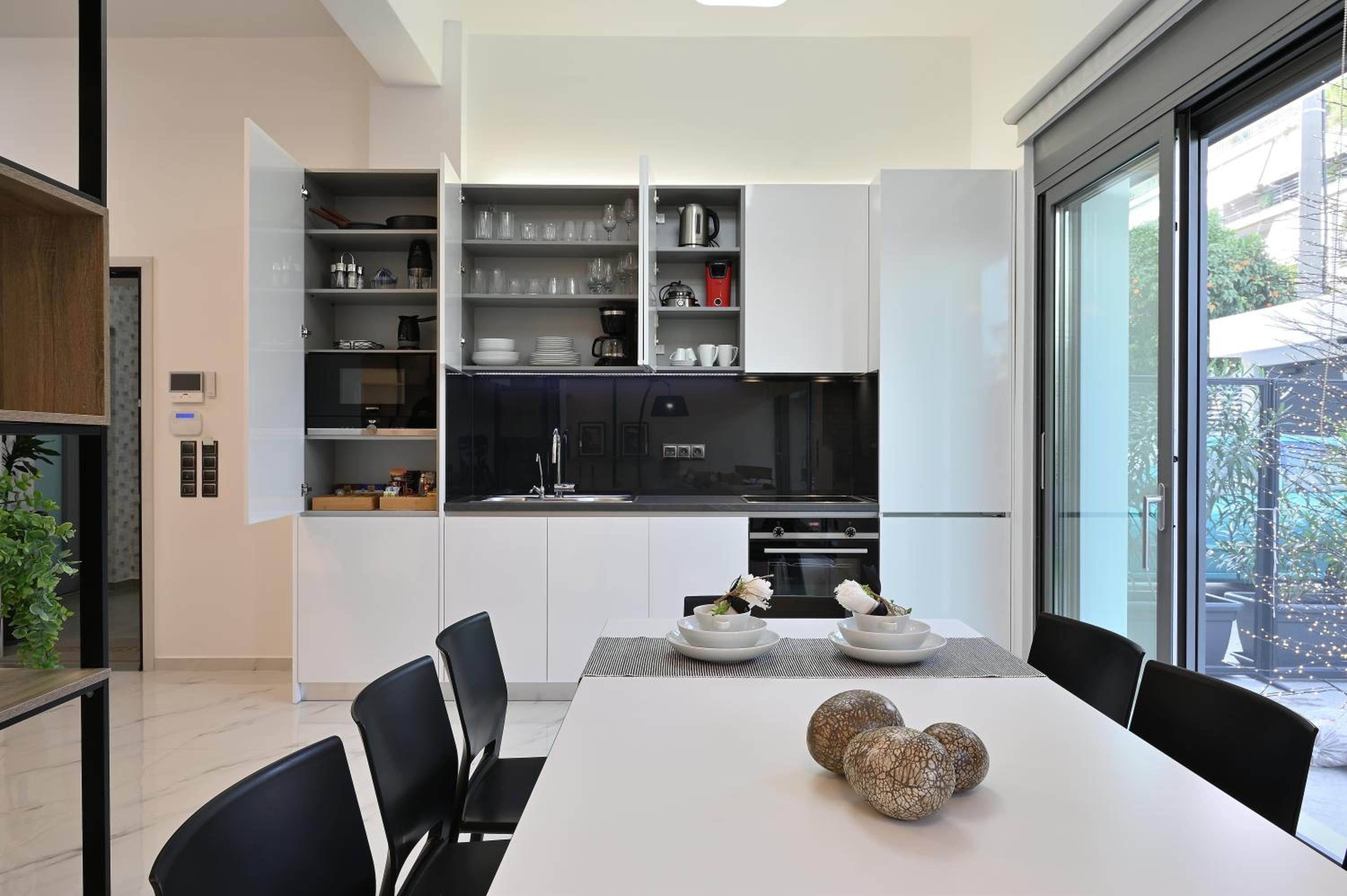 The Lop Athens Holidays Luxury Suites
