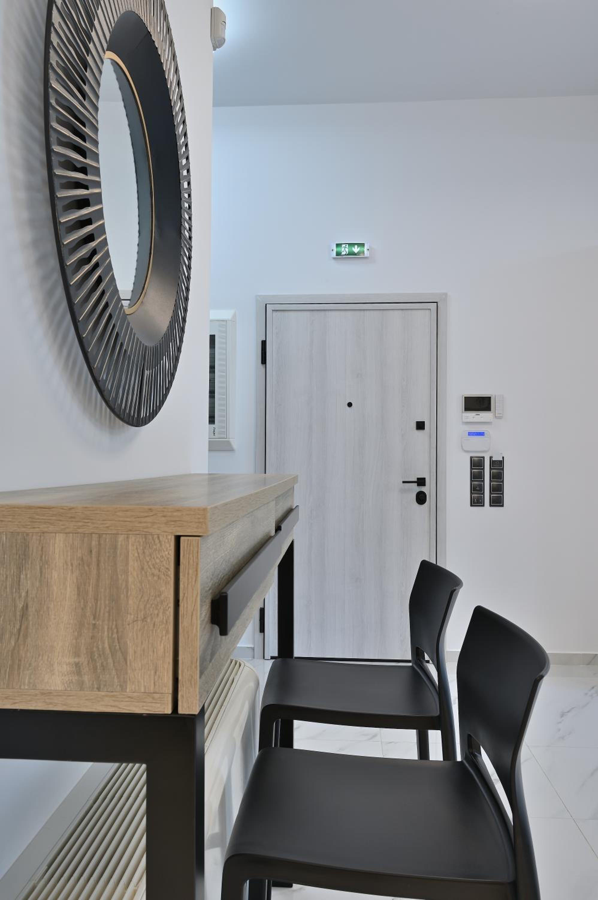 The Lop Athens Holidays Luxury Suites