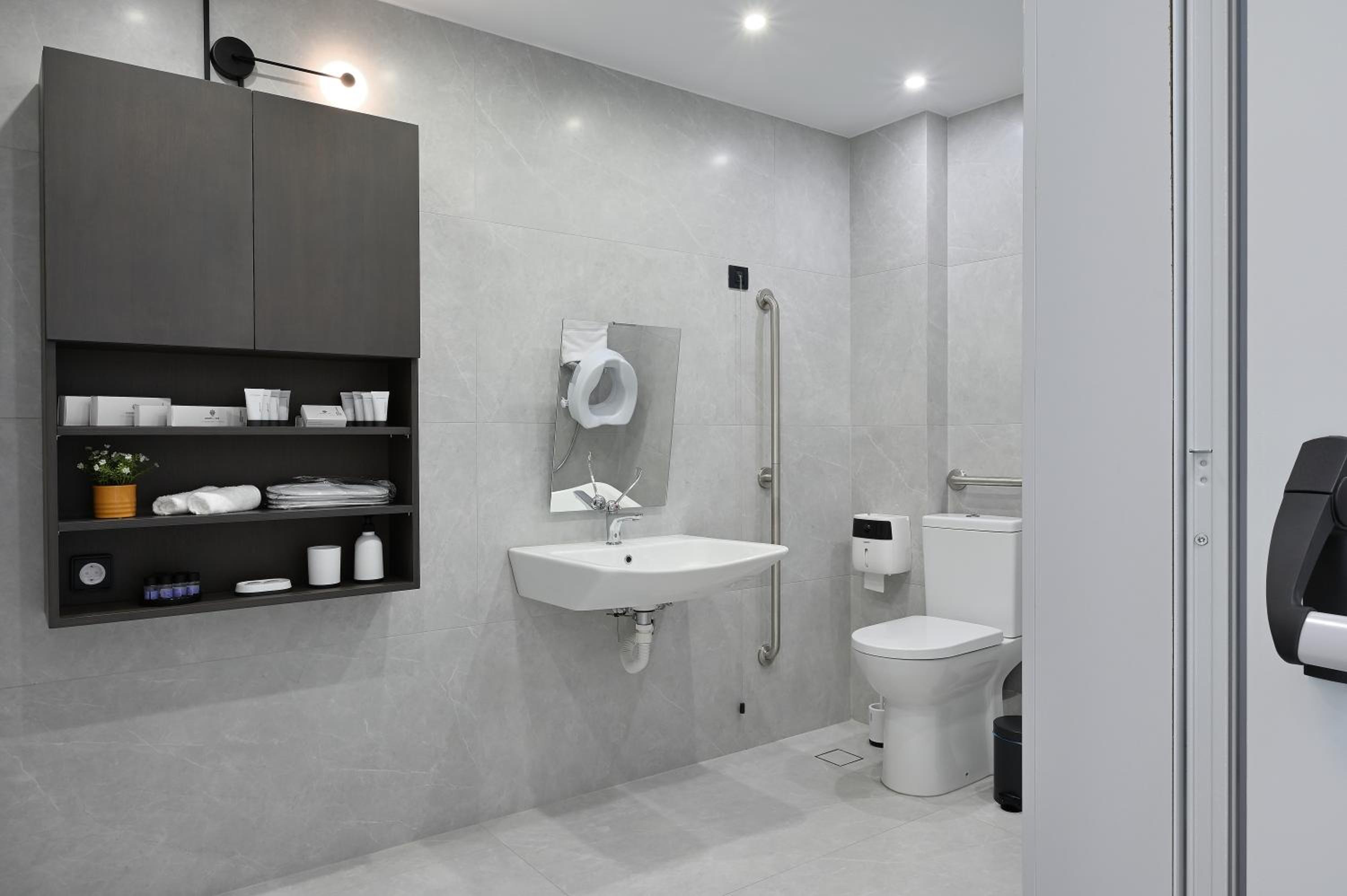 The Lop Athens Holidays Luxury Suites