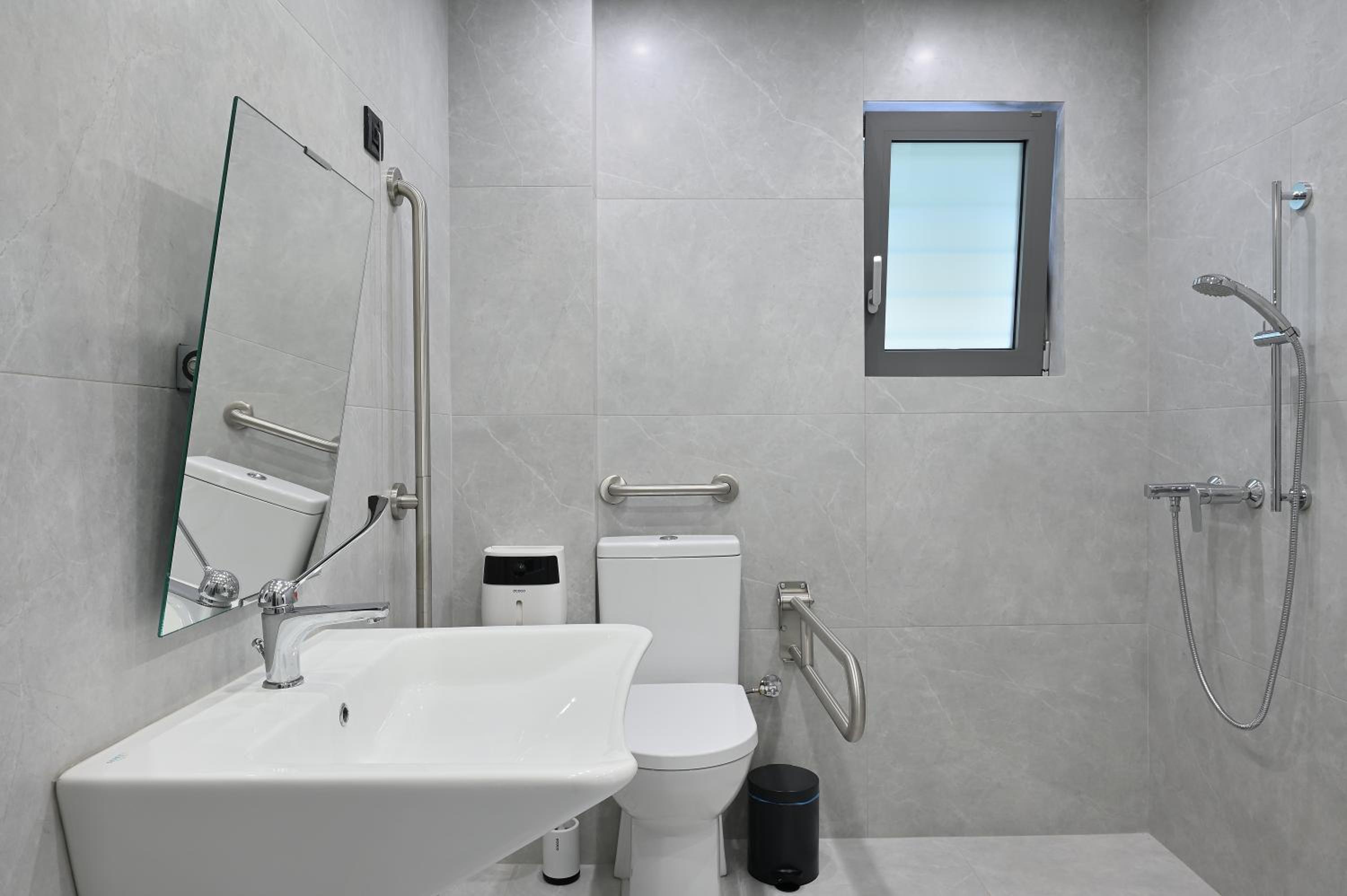 The Lop Athens Holidays Luxury Suites
