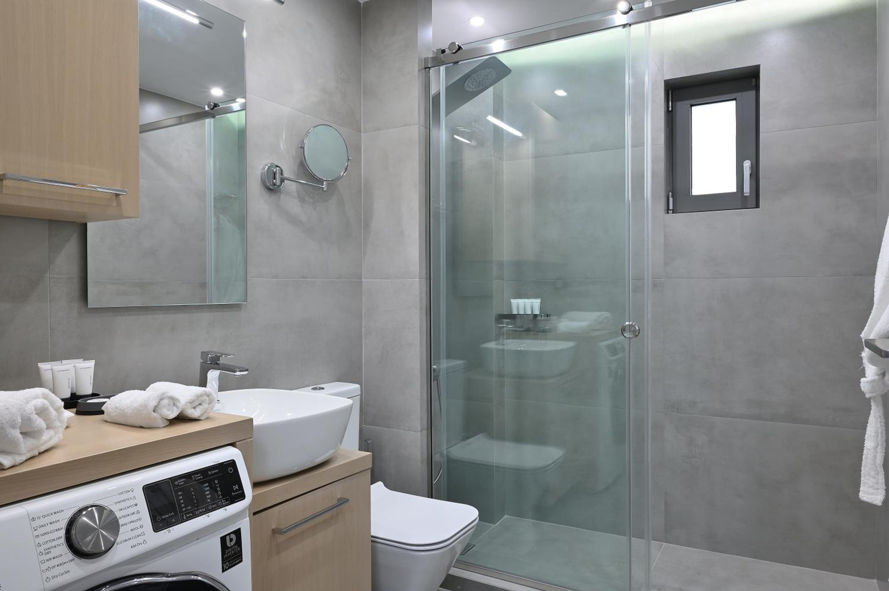 The Lop Athens Holidays Luxury Suites
