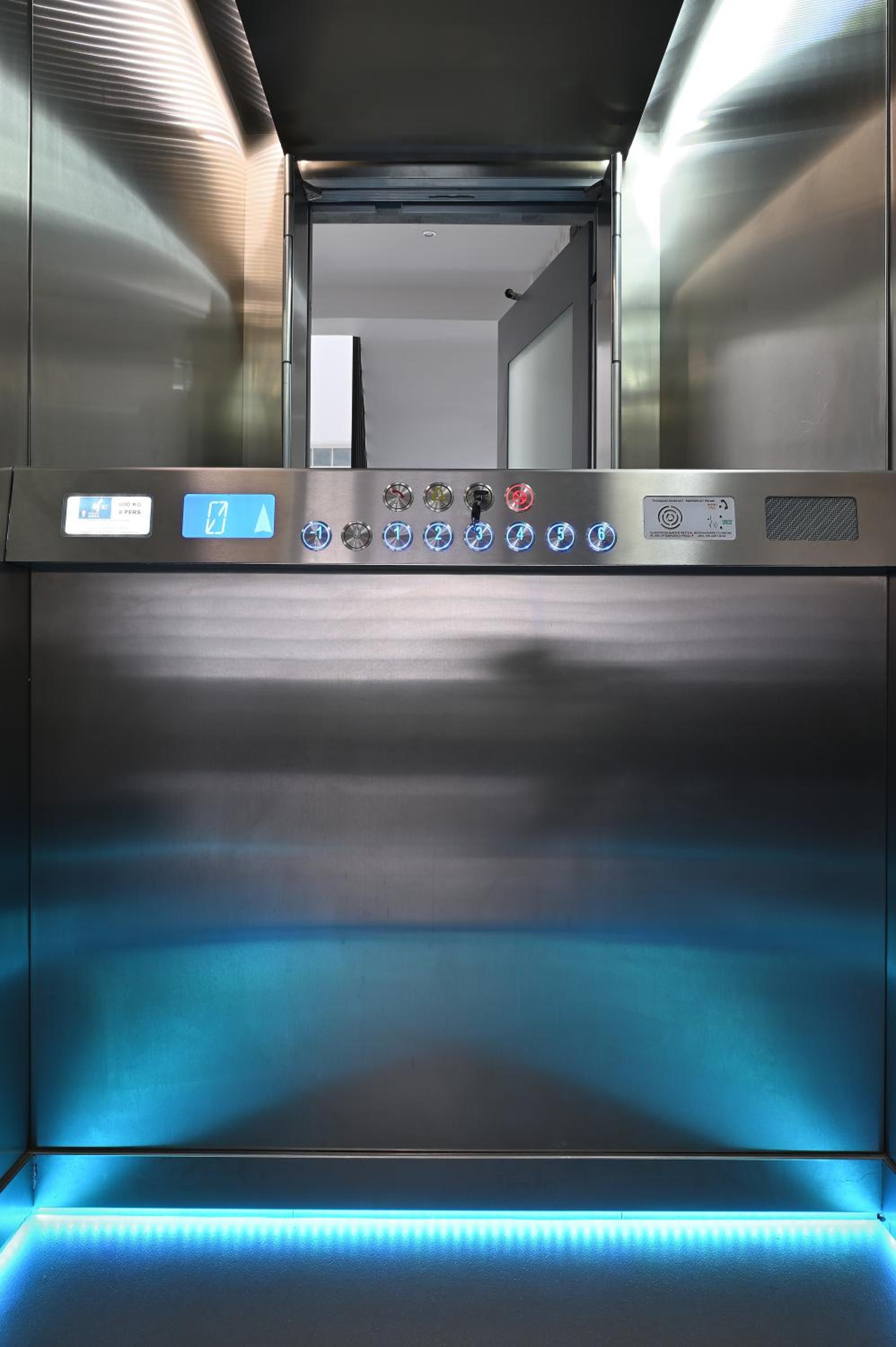 The Lop Athens Holidays Luxury Suites