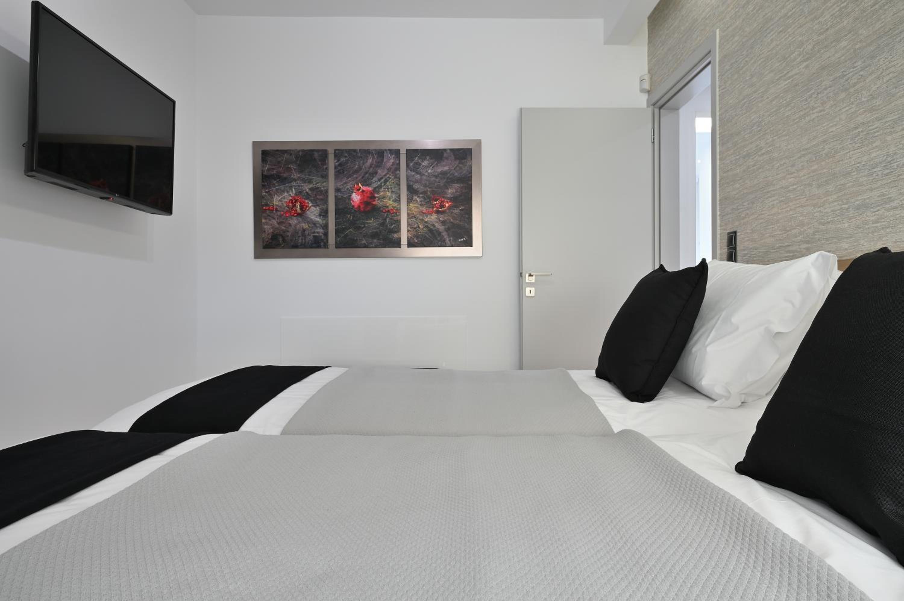 The Lop Athens Holidays Luxury Suites