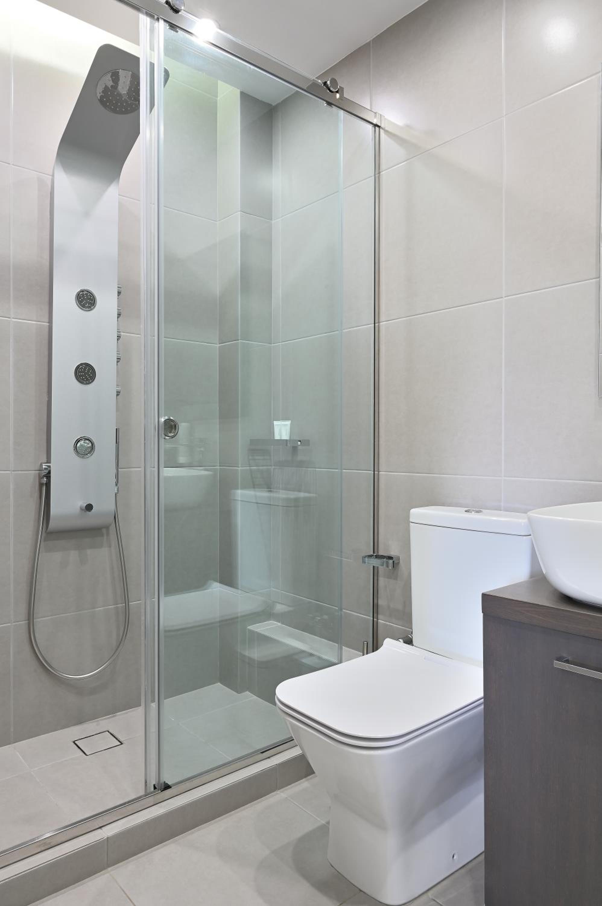The Lop Athens Holidays Luxury Suites