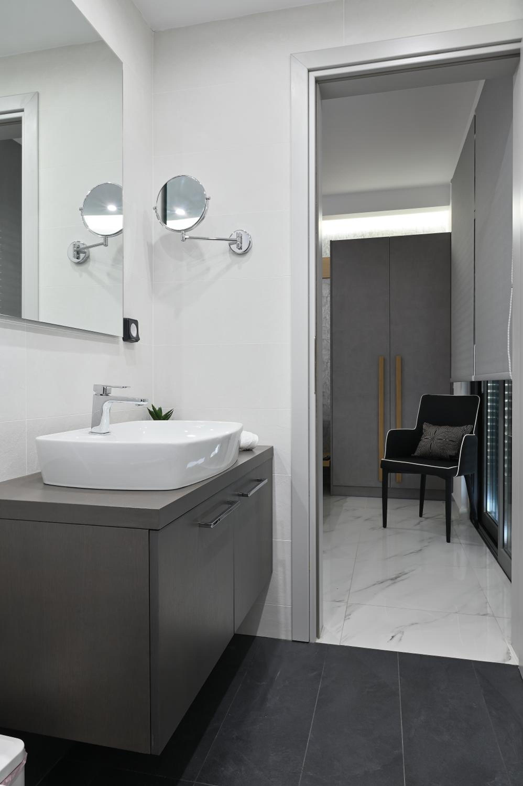 The Lop Athens Holidays Luxury Suites