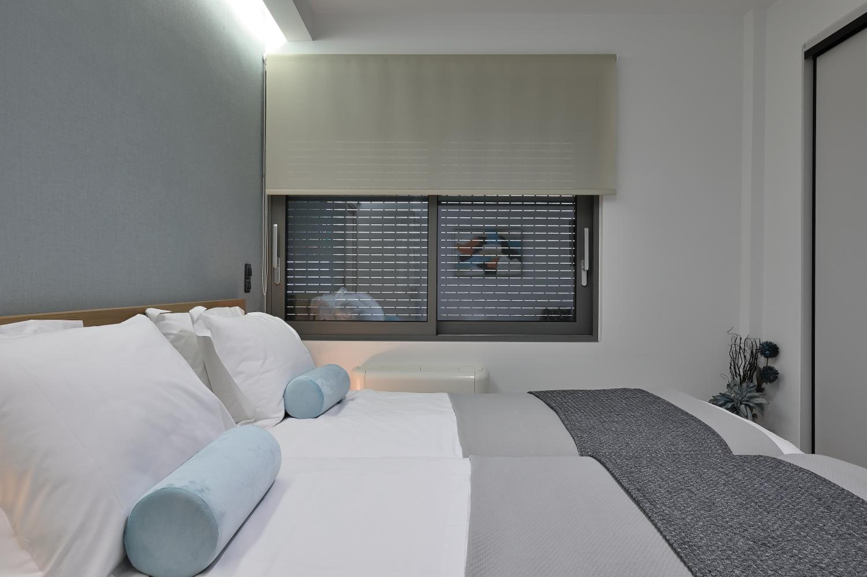 The Lop Athens Holidays Luxury Suites