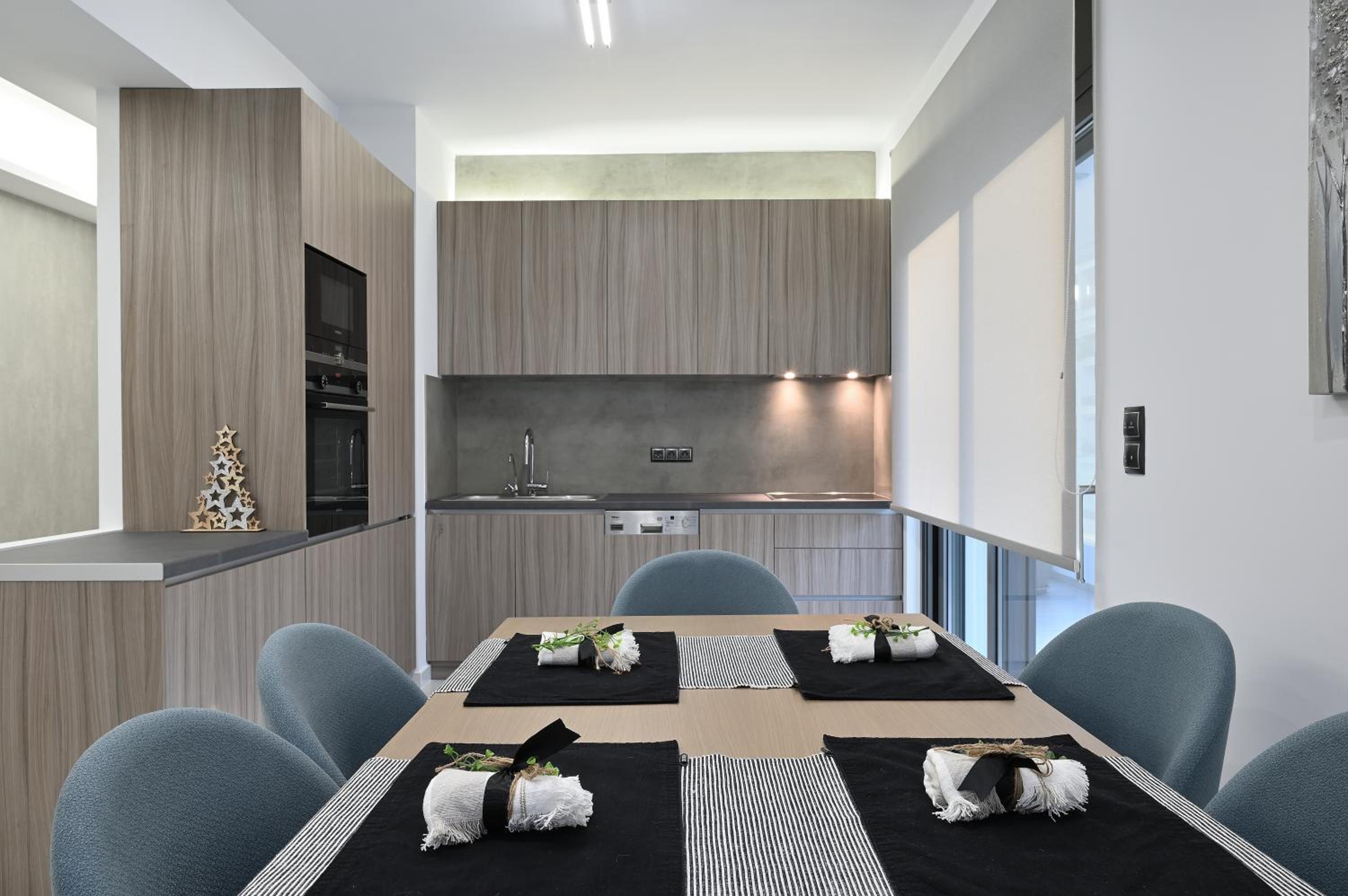 The Lop Athens Holidays Luxury Suites