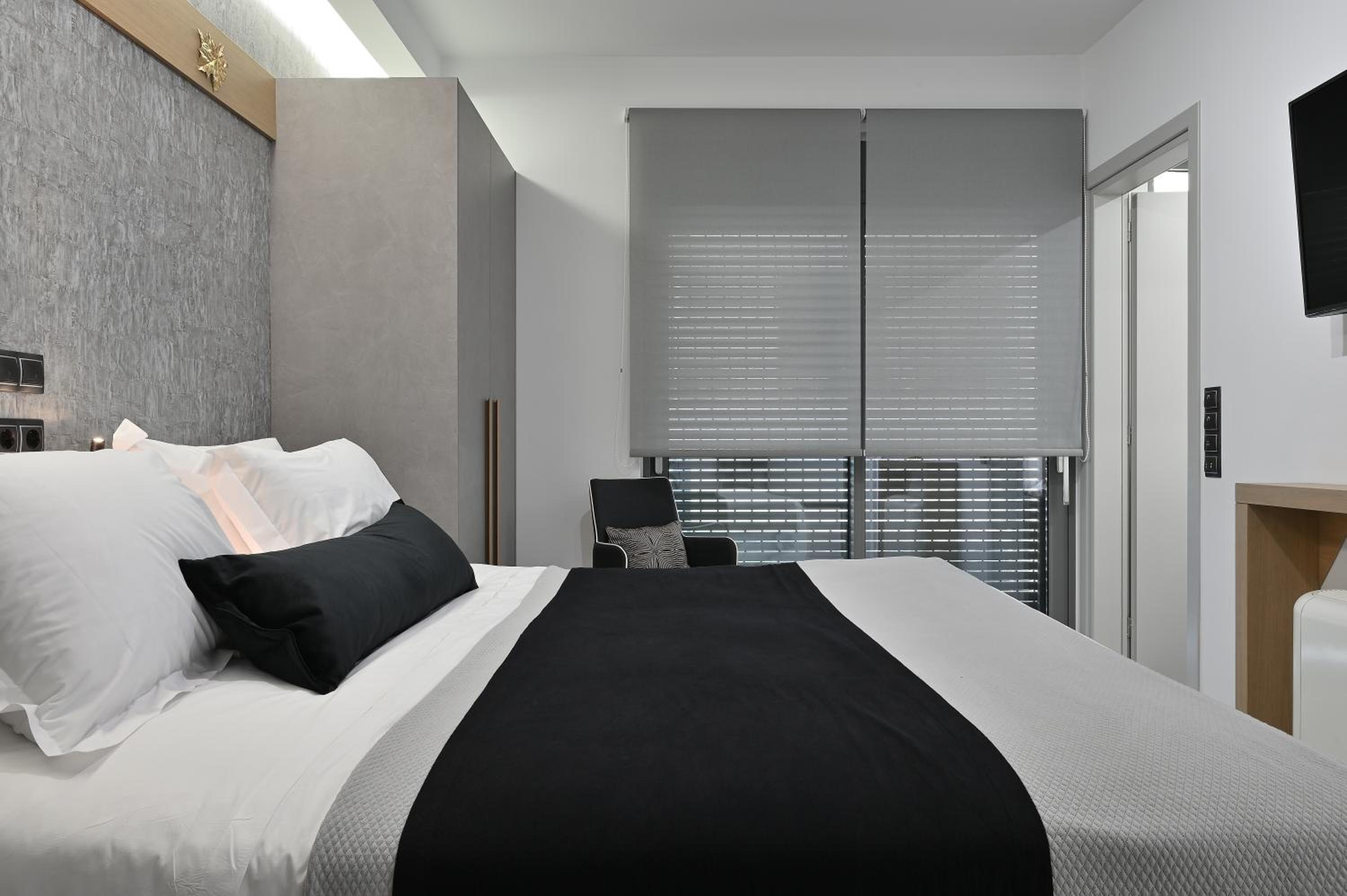 The Lop Athens Holidays Luxury Suites