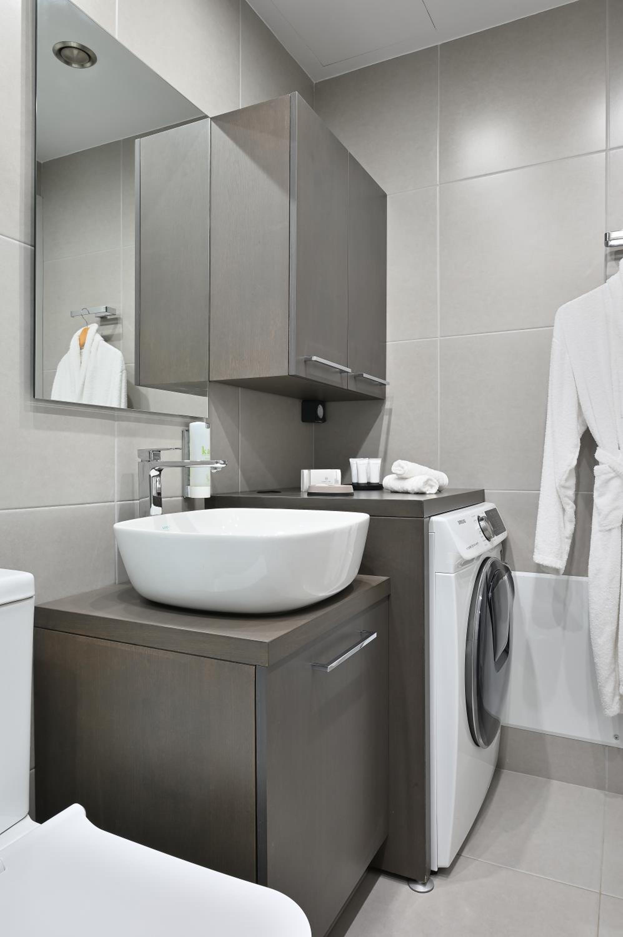 The Lop Athens Holidays Luxury Suites