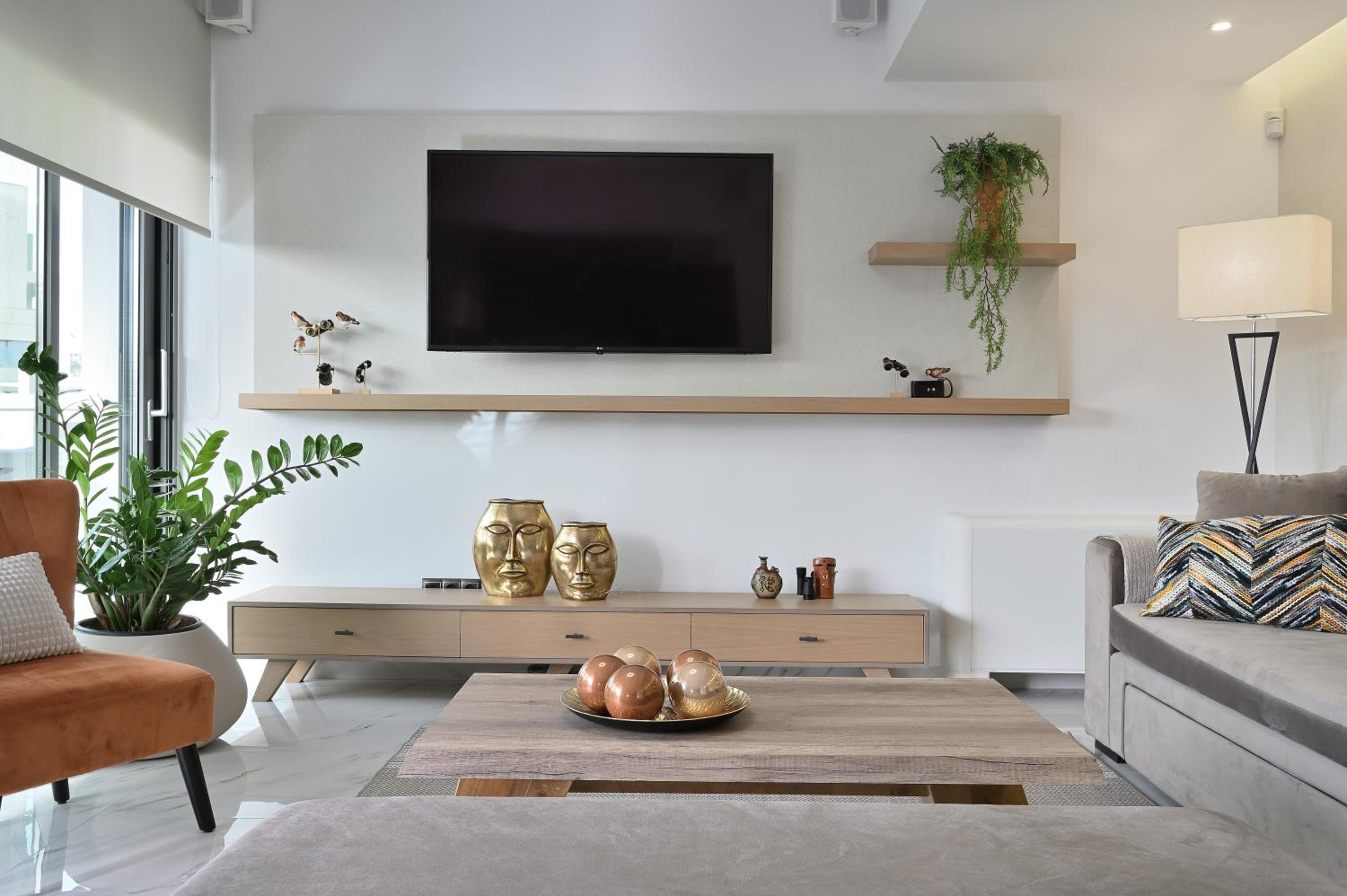 The Lop Athens Holidays Luxury Suites
