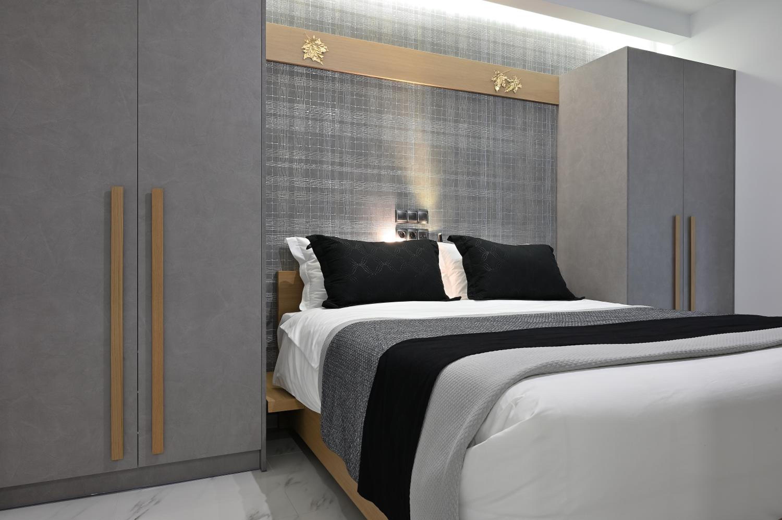 The Lop Athens Holidays Luxury Suites
