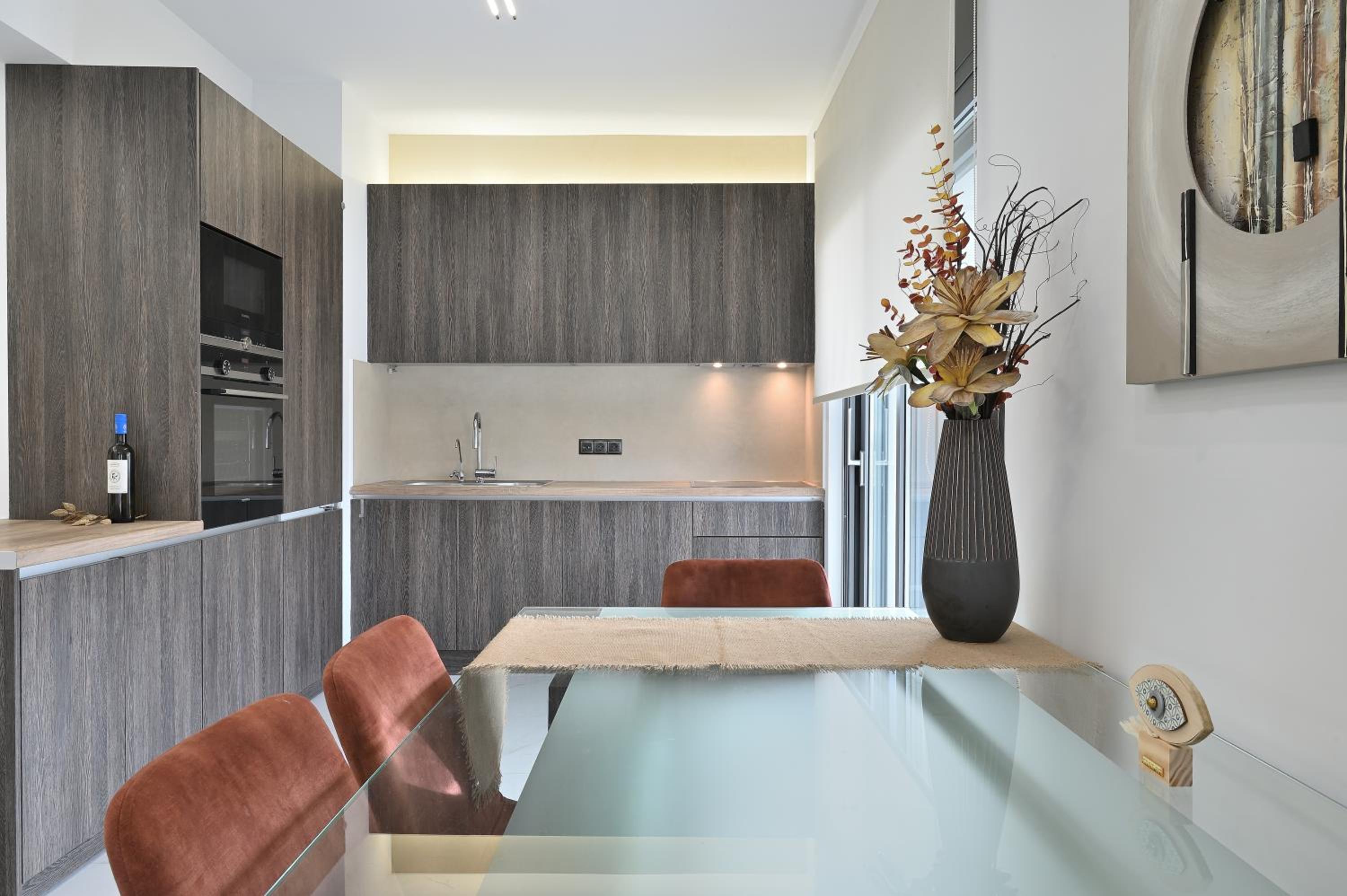 The Lop Athens Holidays Luxury Suites
