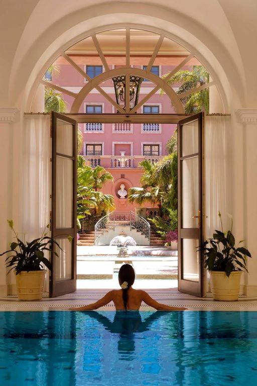 Los Flamingos Luxurious-Royal Flamingos