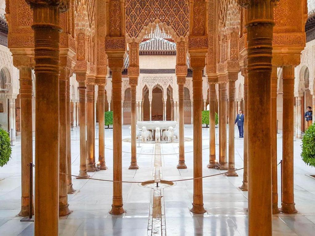 Los Flamingos Luxurious-Royal Flamingos